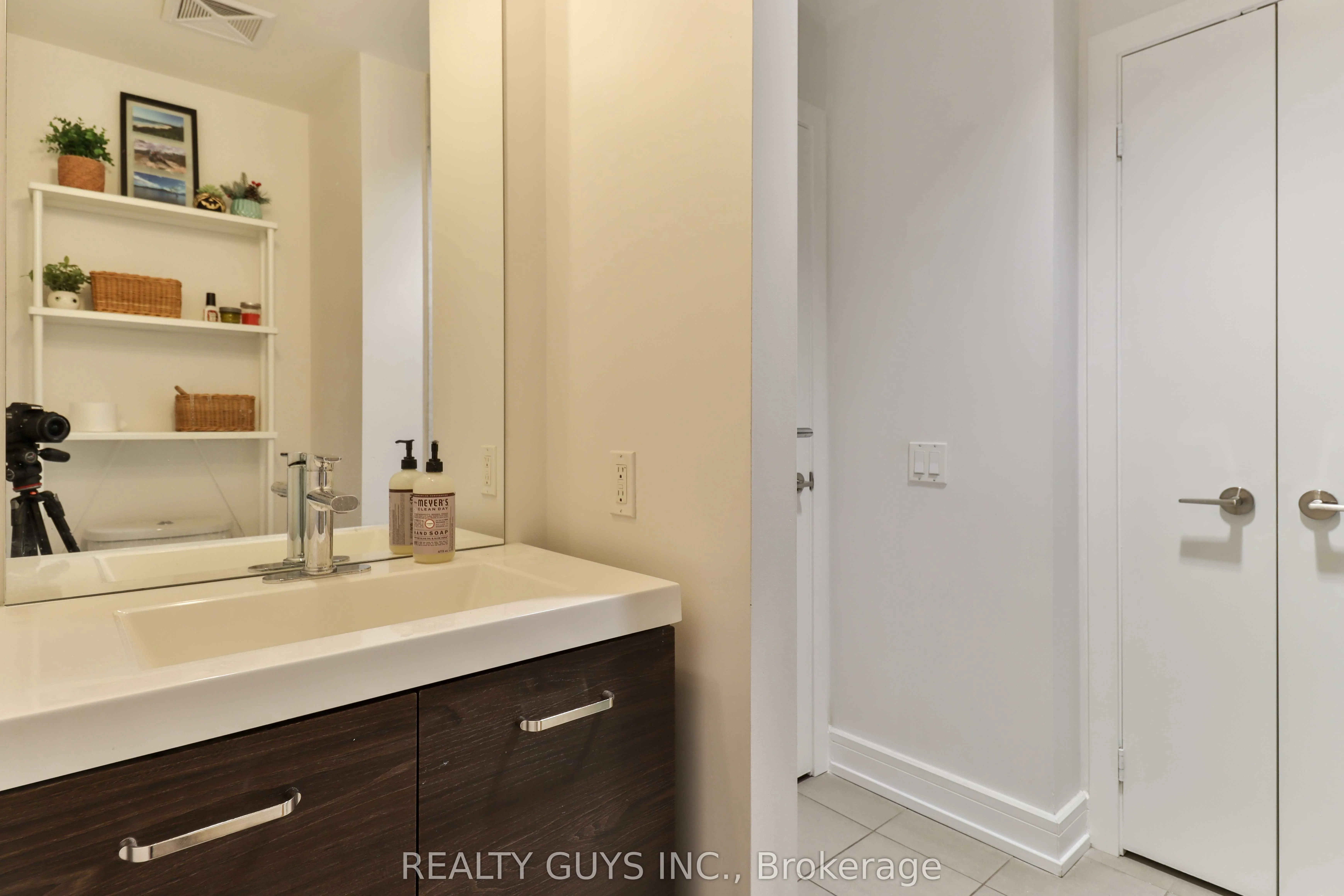 112 George Street, #631