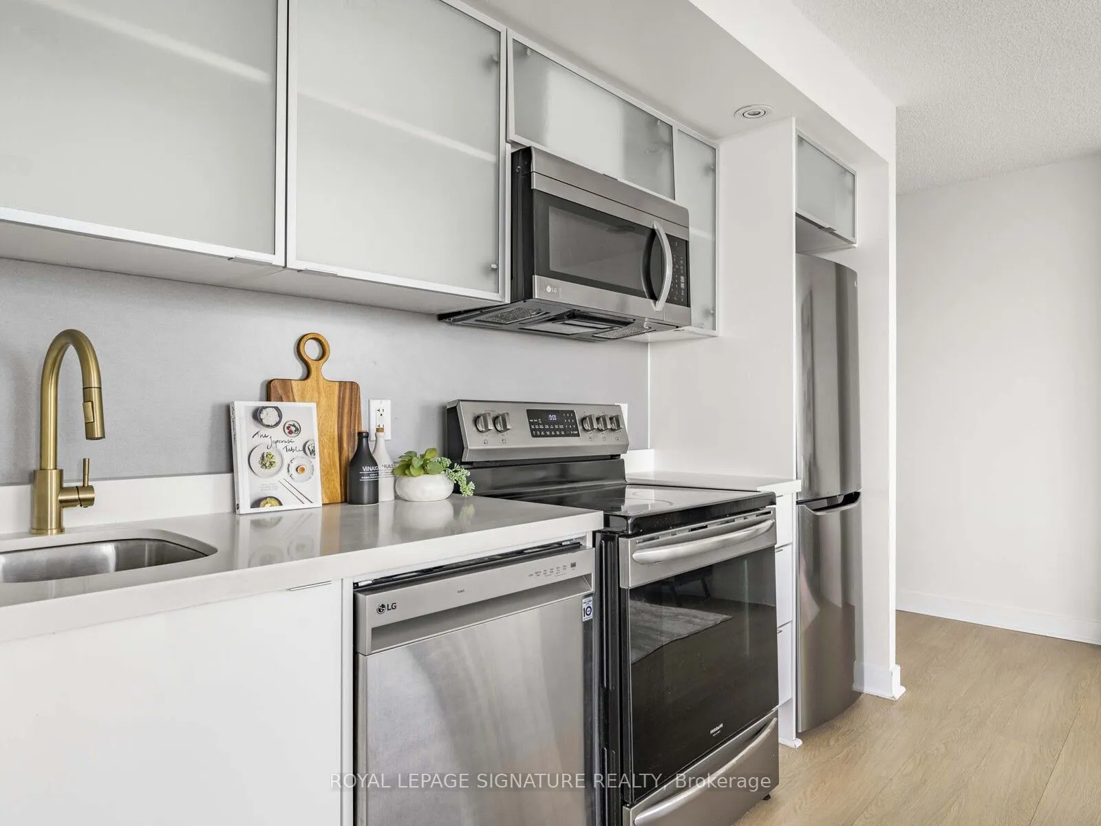 25 Telegram Mews, #2709