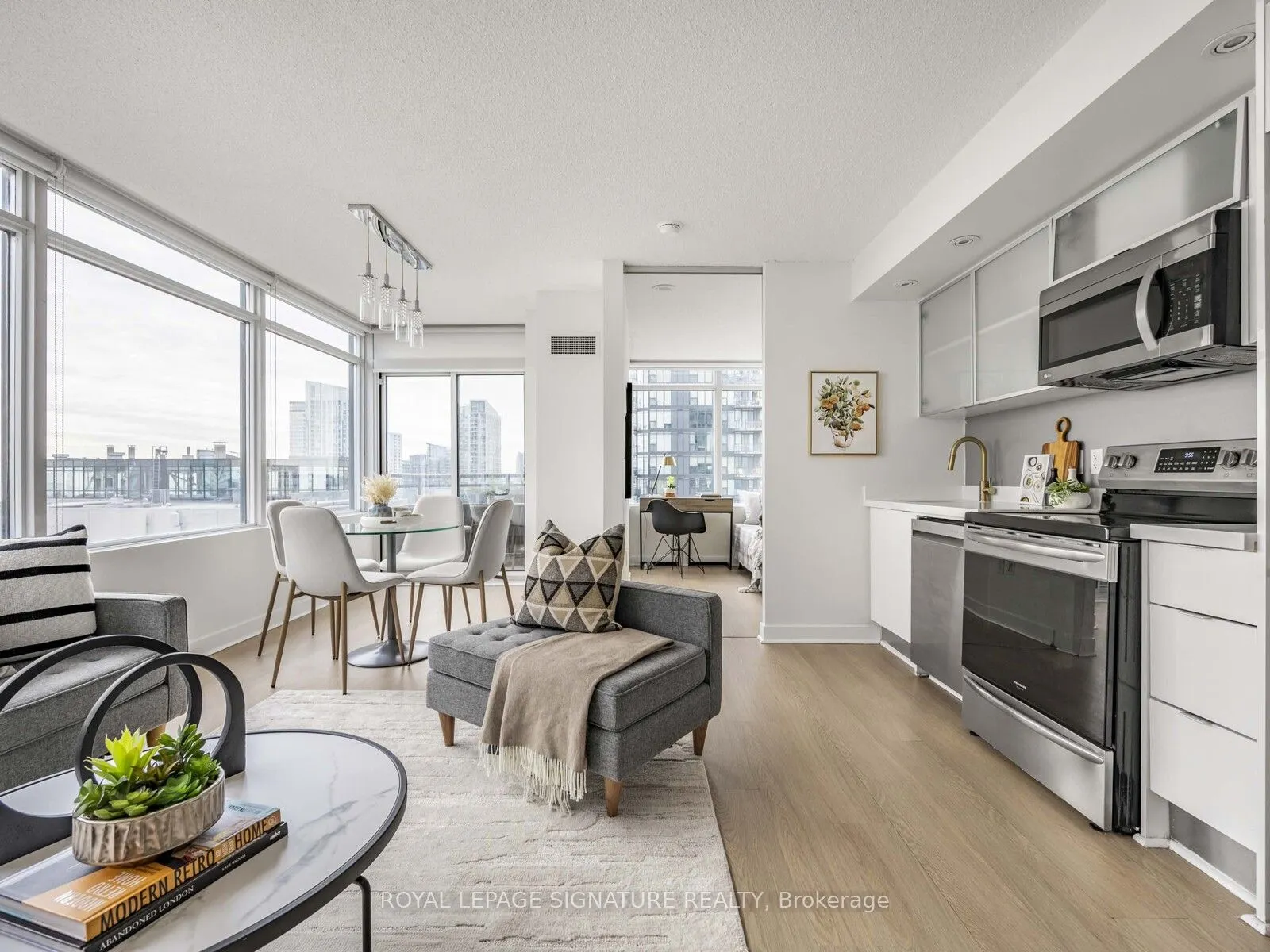 25 Telegram Mews, #2709