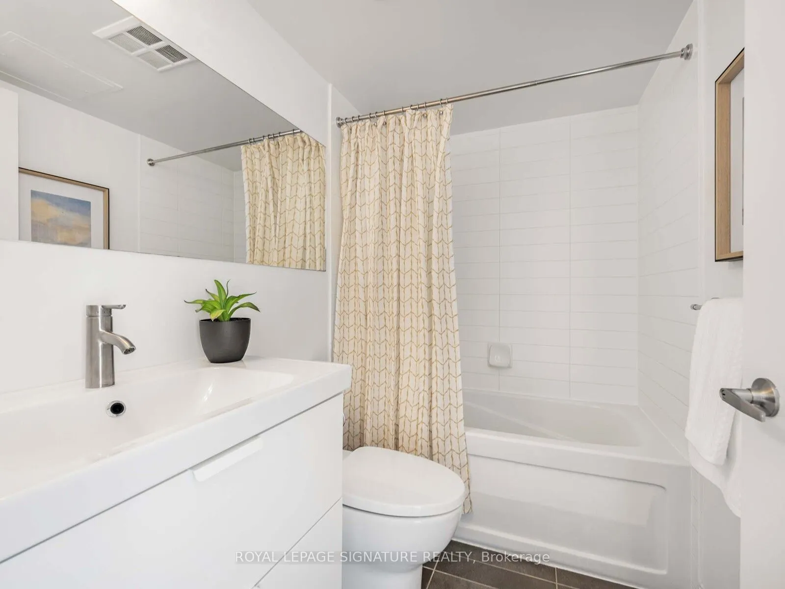 25 Telegram Mews, #2709