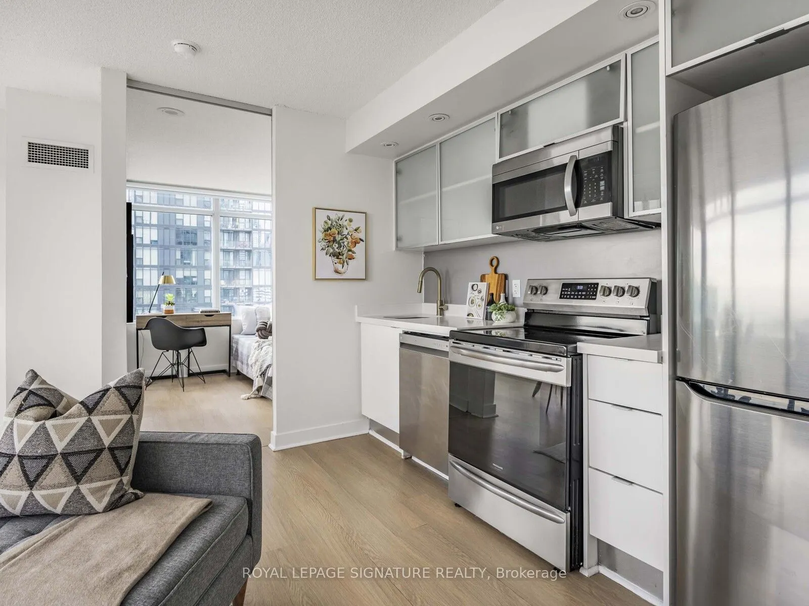 25 Telegram Mews, #2709