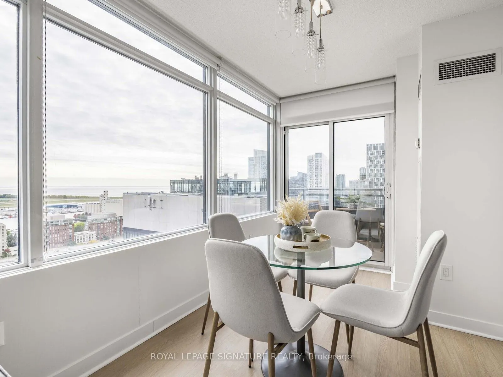 25 Telegram Mews, #2709