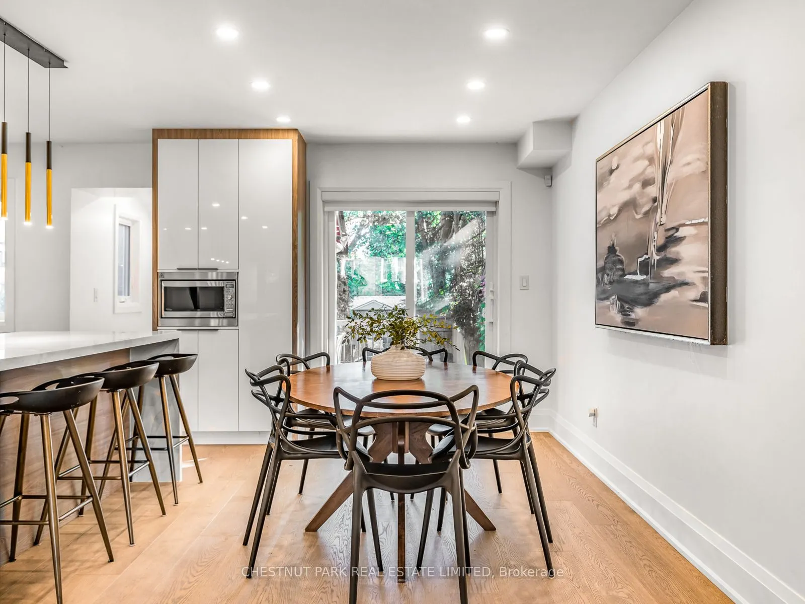 629 Duplex Avenue