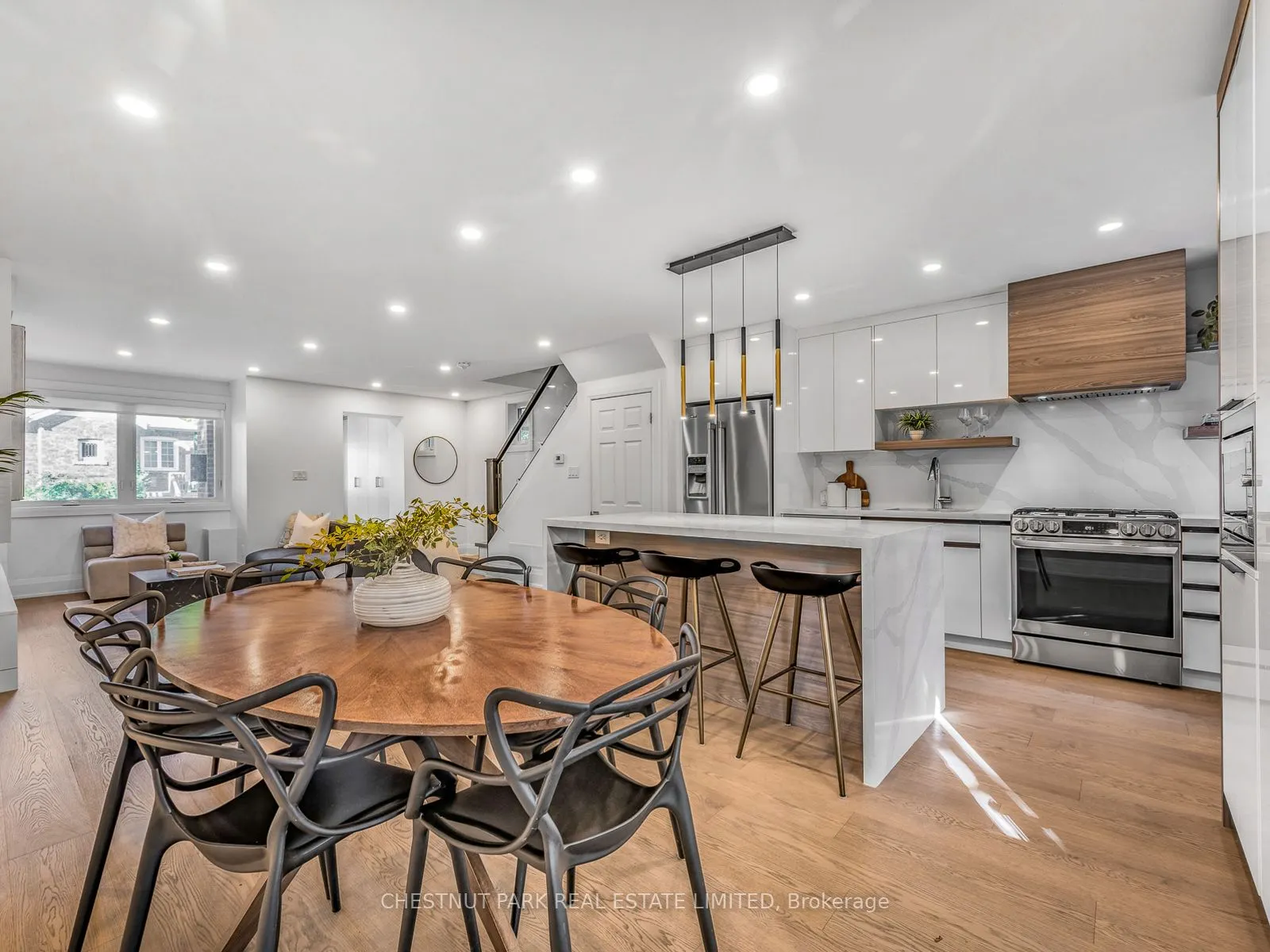 629 Duplex Avenue