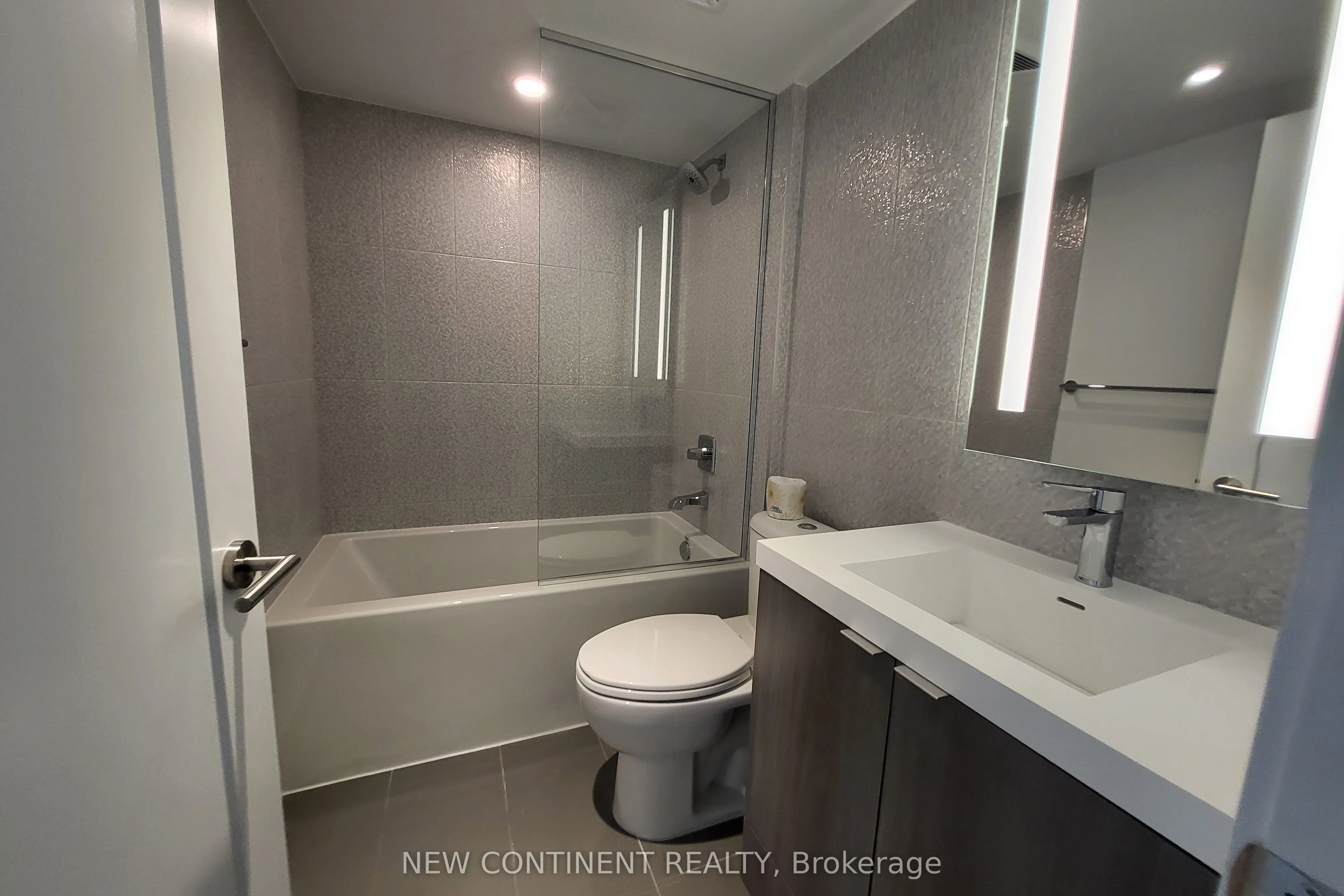 585 Bloor Street E, #1623