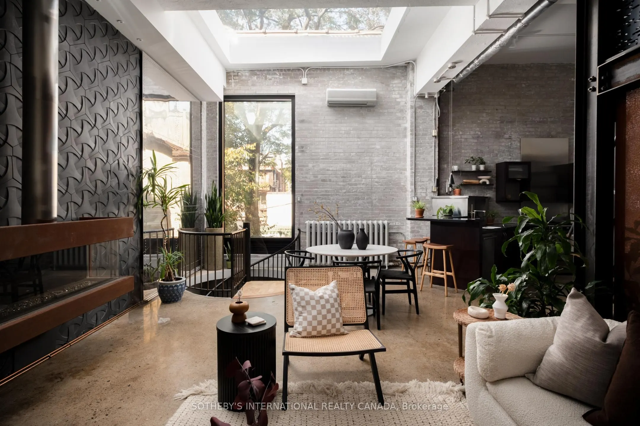 264 Seaton Street, #204