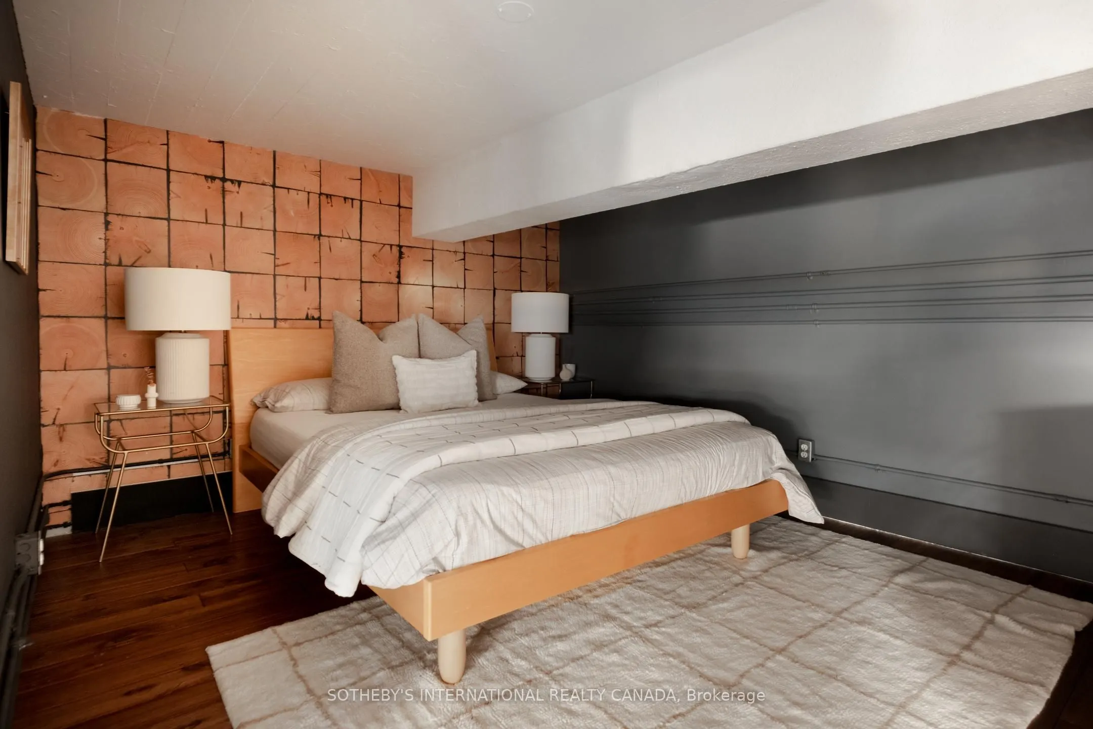 264 Seaton Street, #204