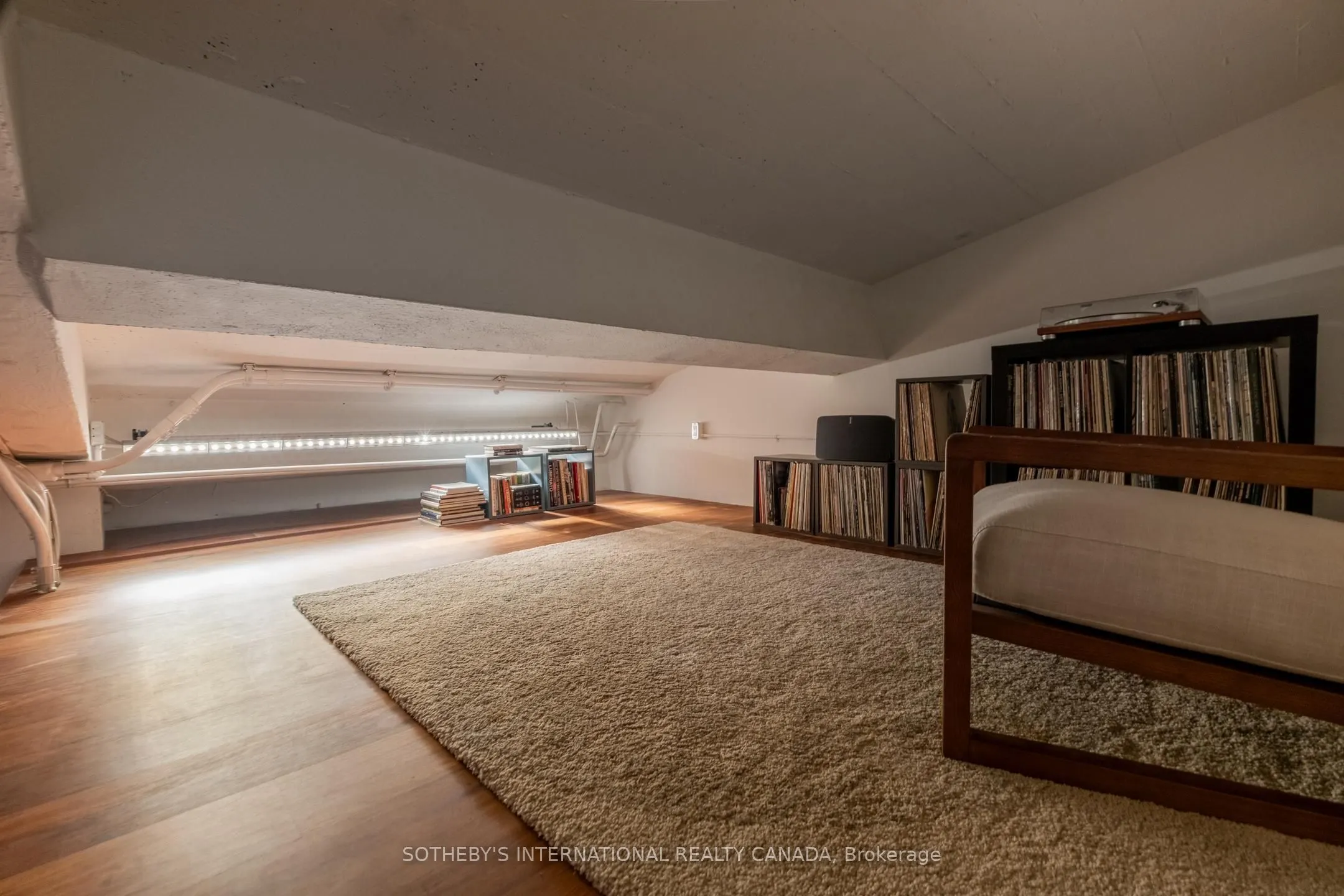 264 Seaton Street, #204