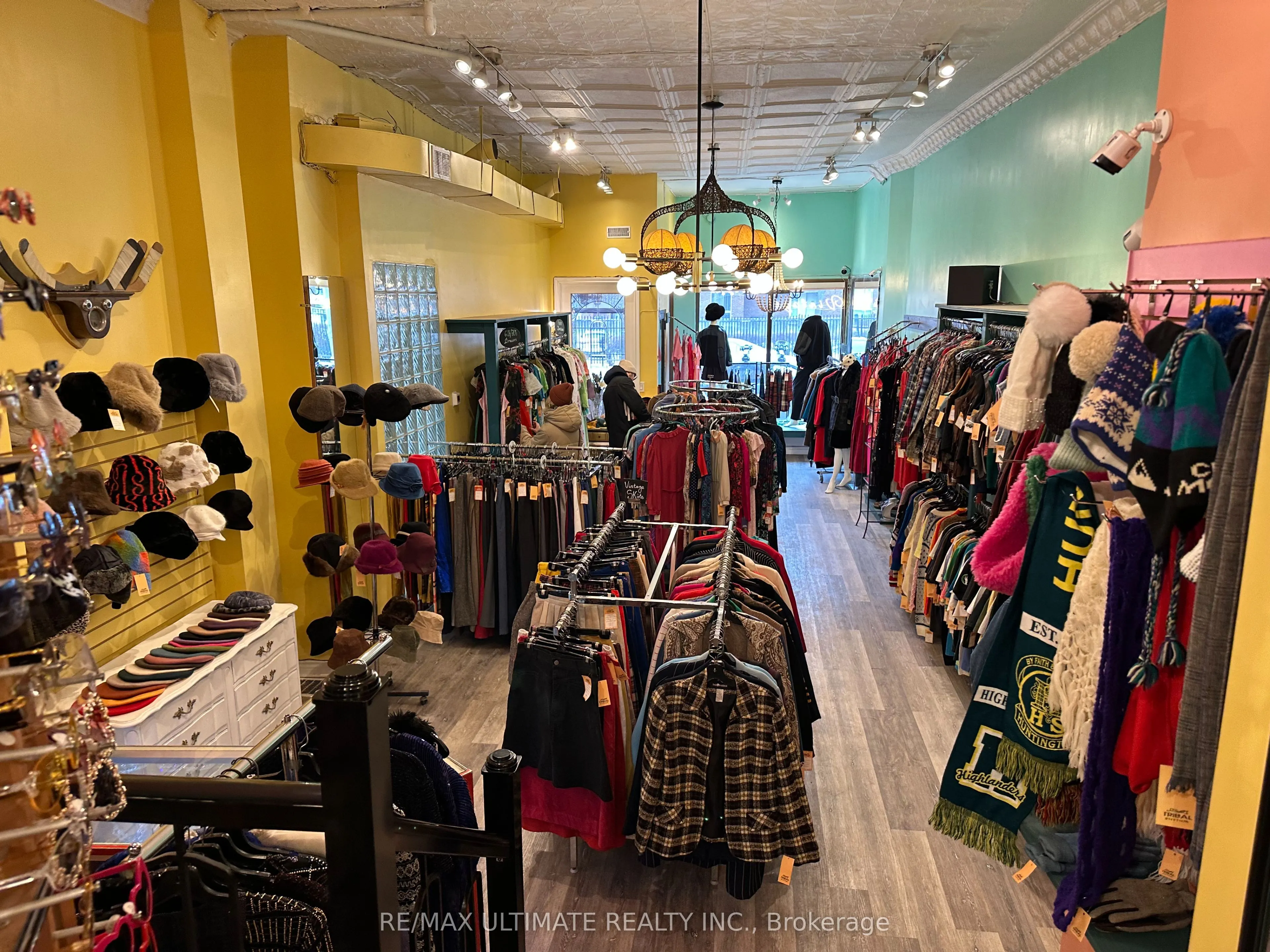 578 Dundas Street W