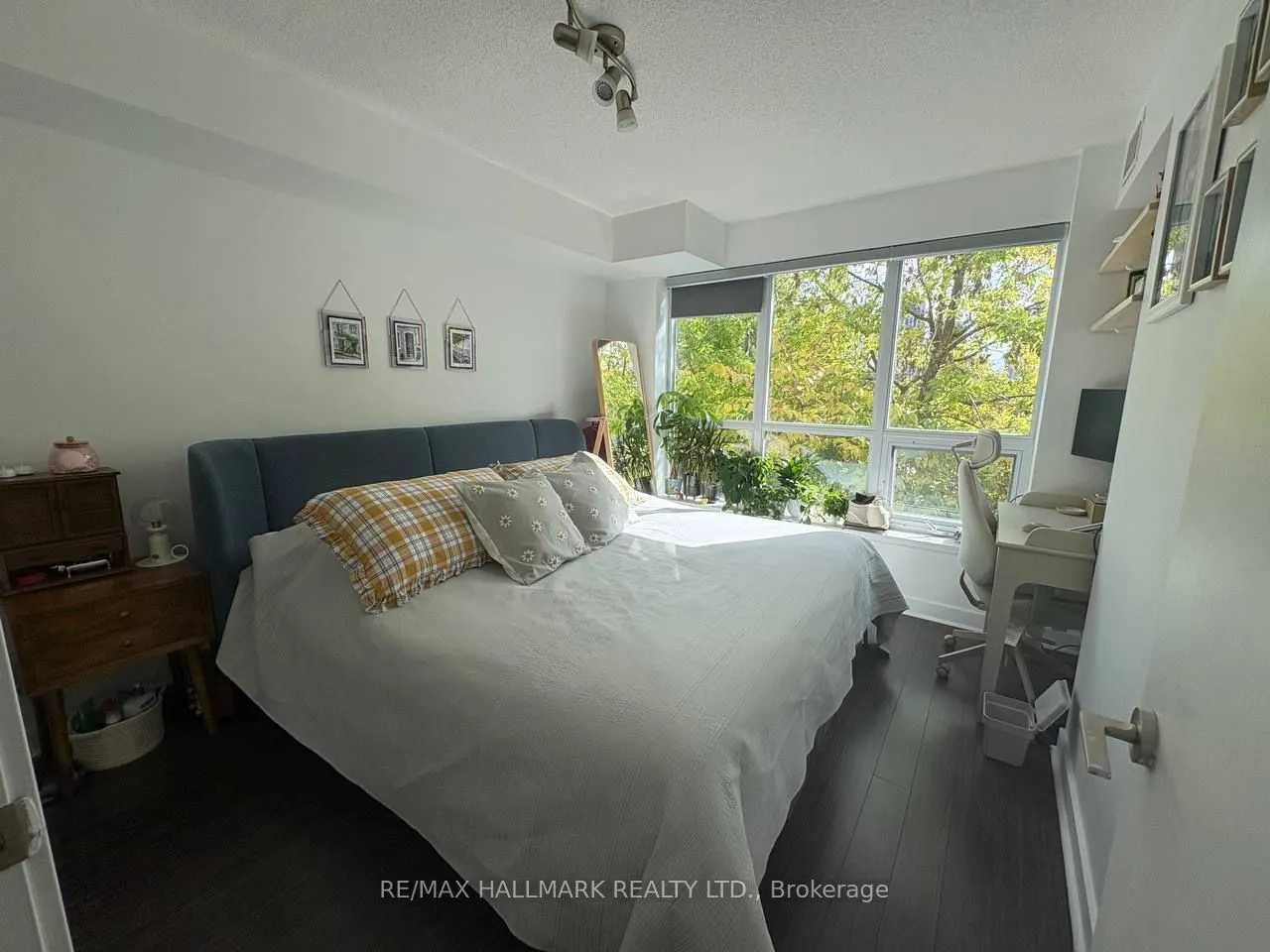 120 Dallimore Circle S, #320