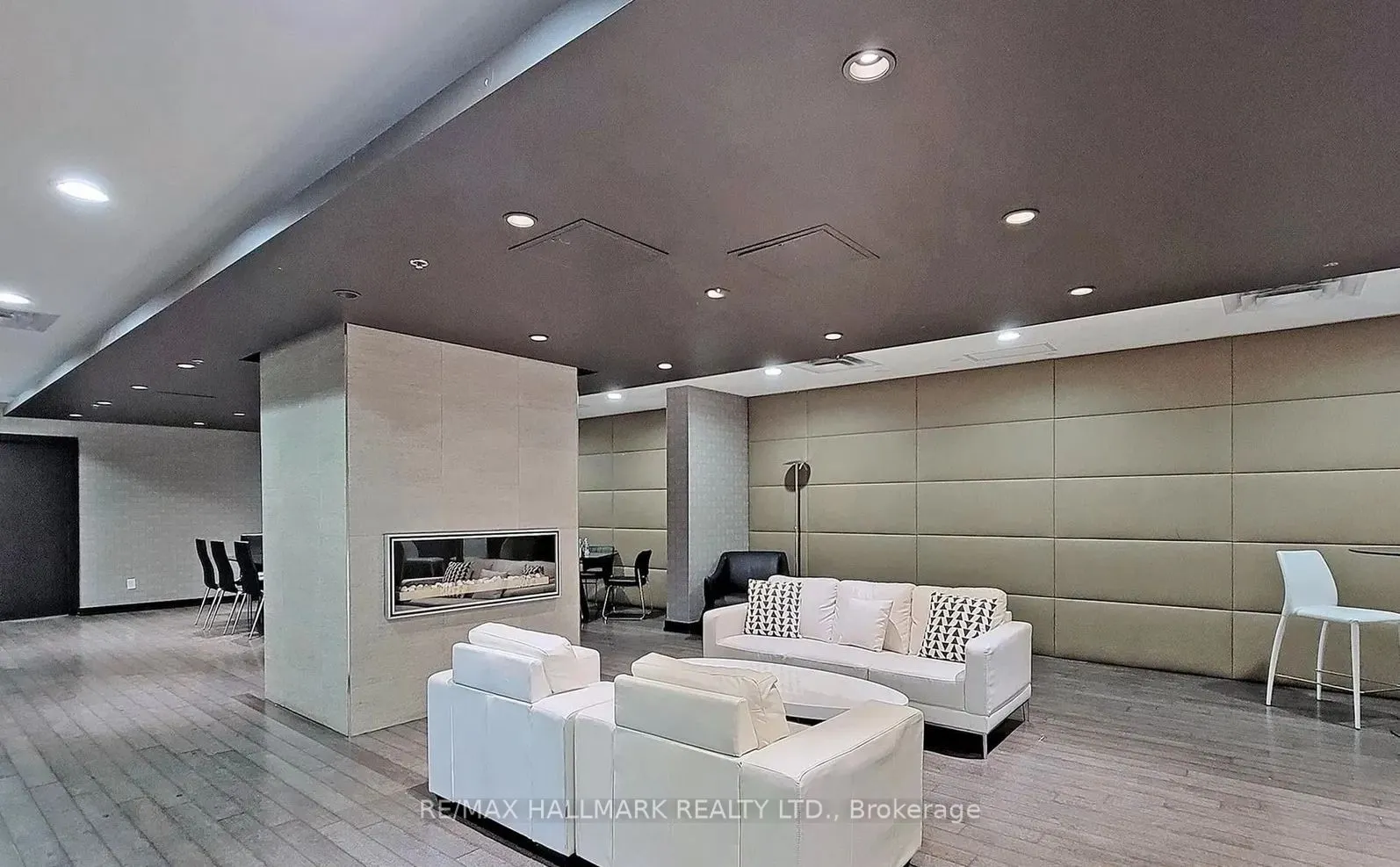 120 Dallimore Circle S, #320