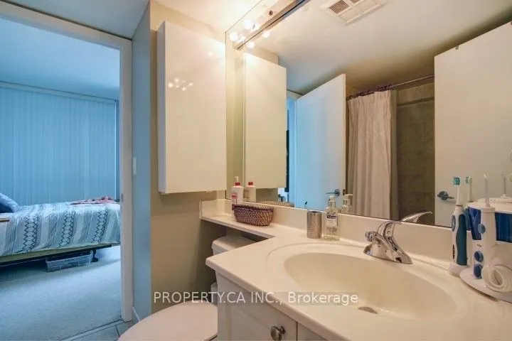 219 Fort York Boulevard, #802