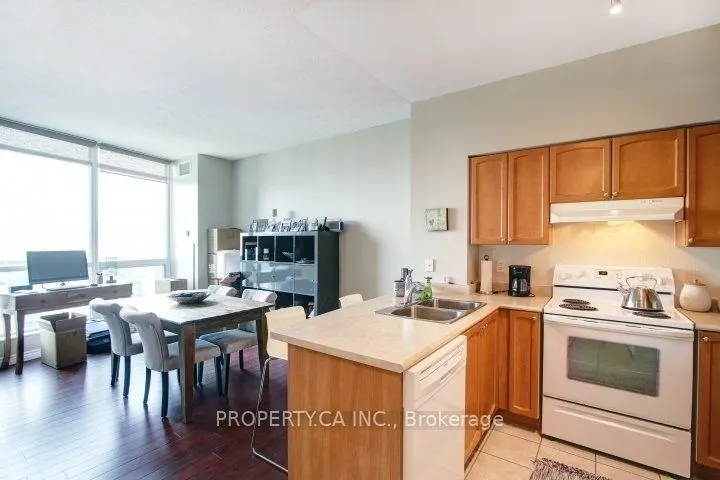 219 Fort York Boulevard, #802