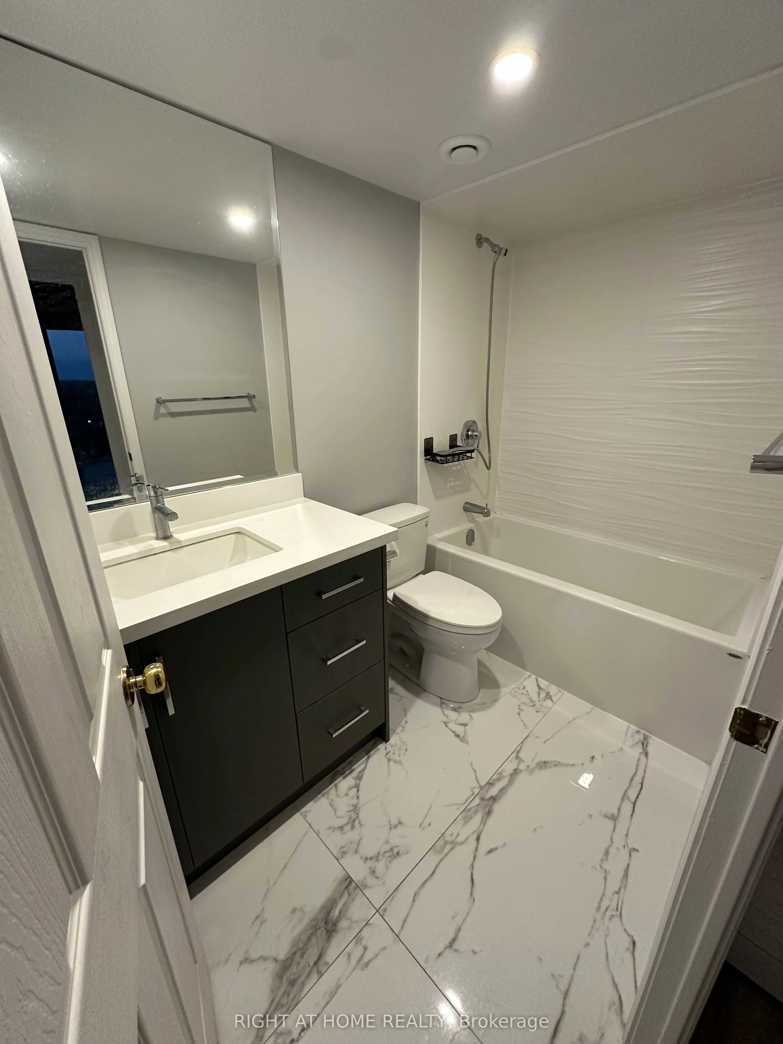 1 PEMBERTON Avenue, #1208