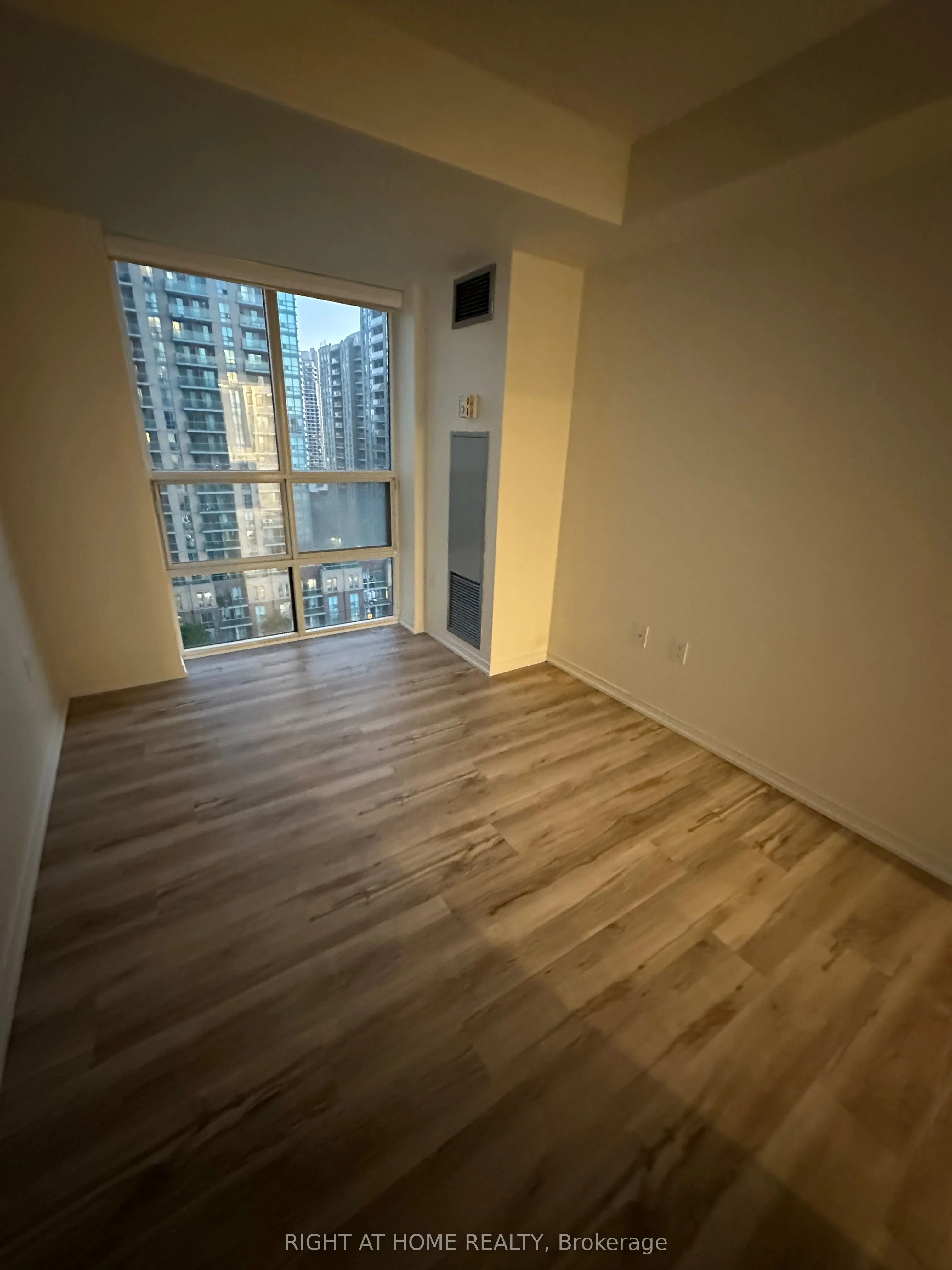 1 PEMBERTON Avenue, #1208