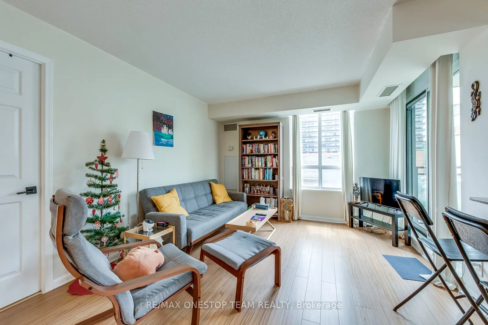 5940 Yonge Street, #303