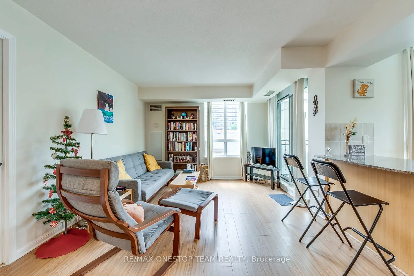 5940 Yonge Street, #303