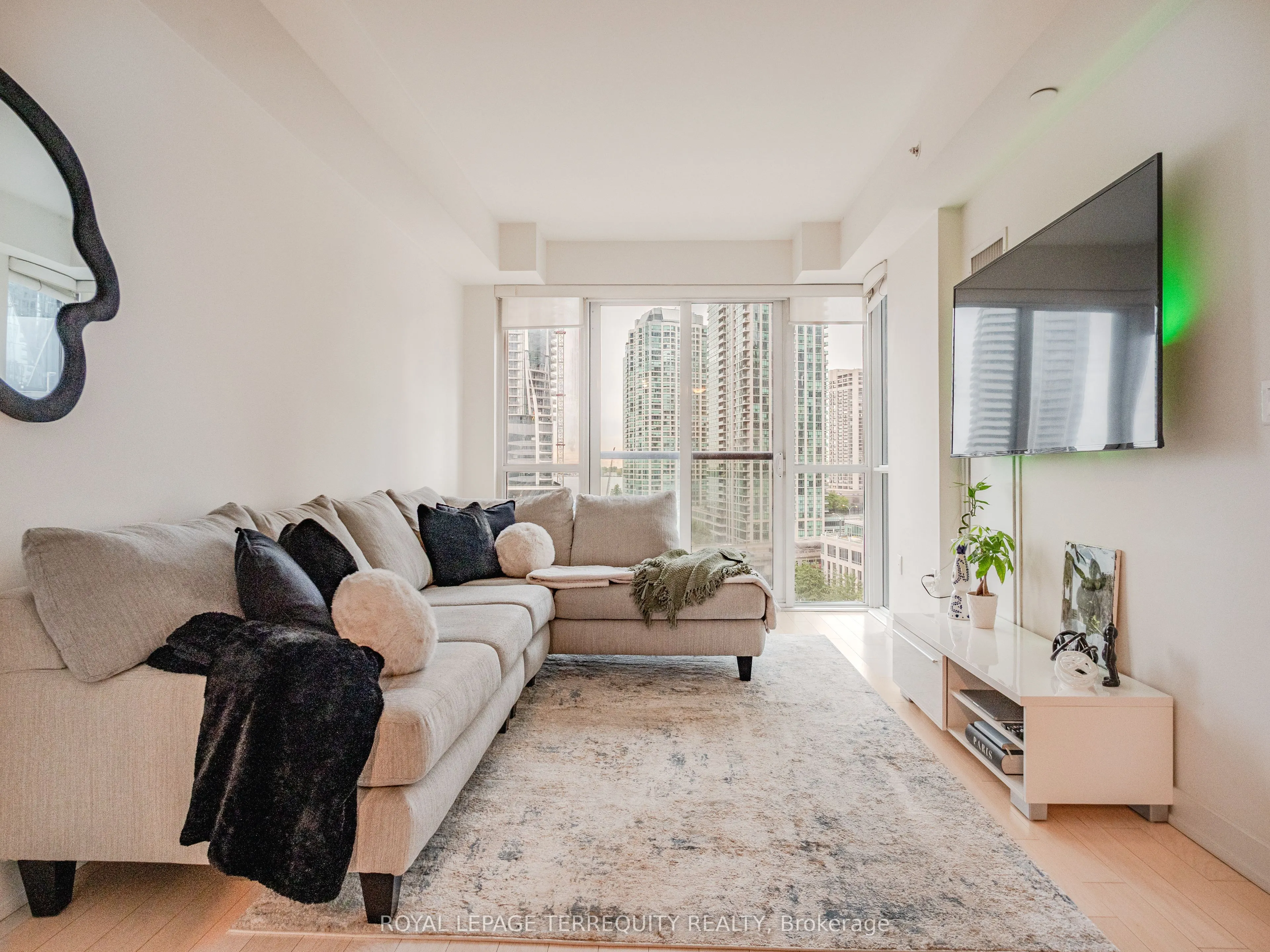 1 The Esplanade, #1009