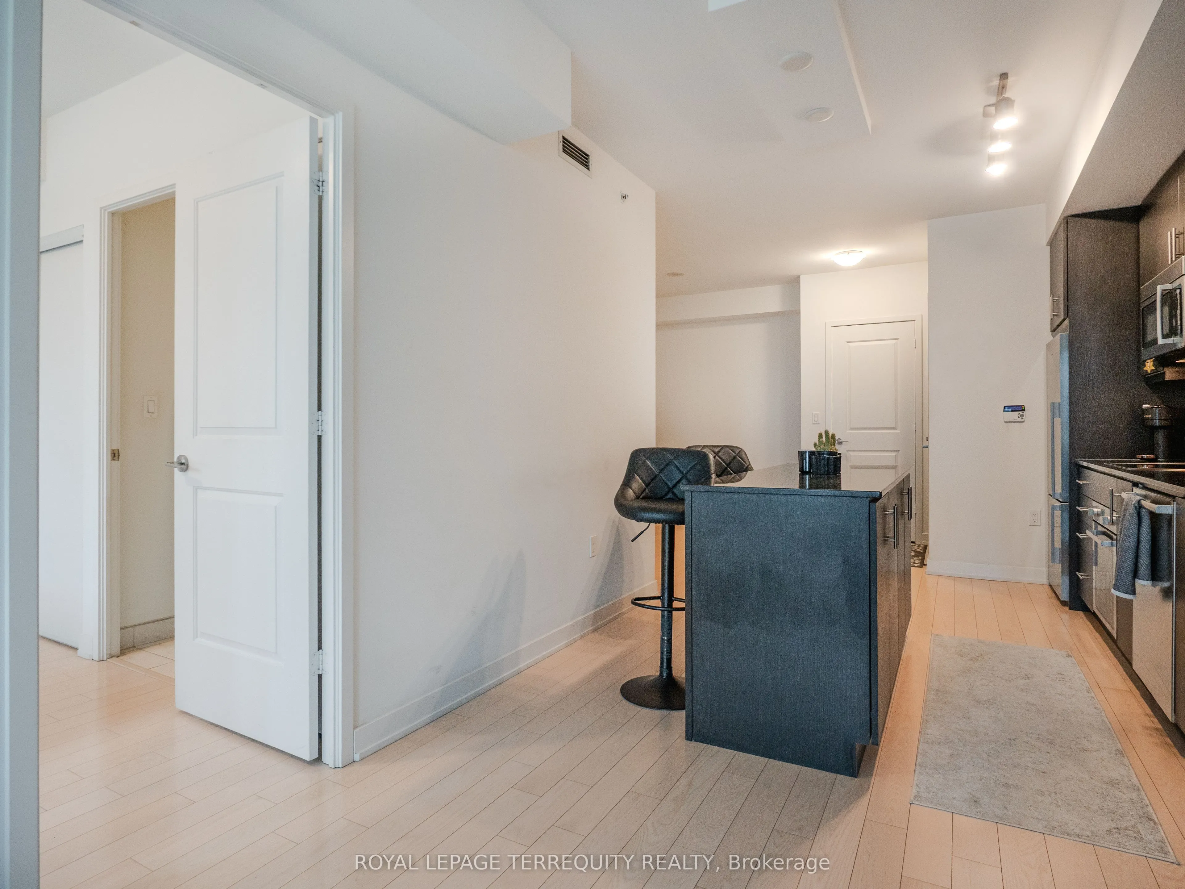 1 The Esplanade, #1009