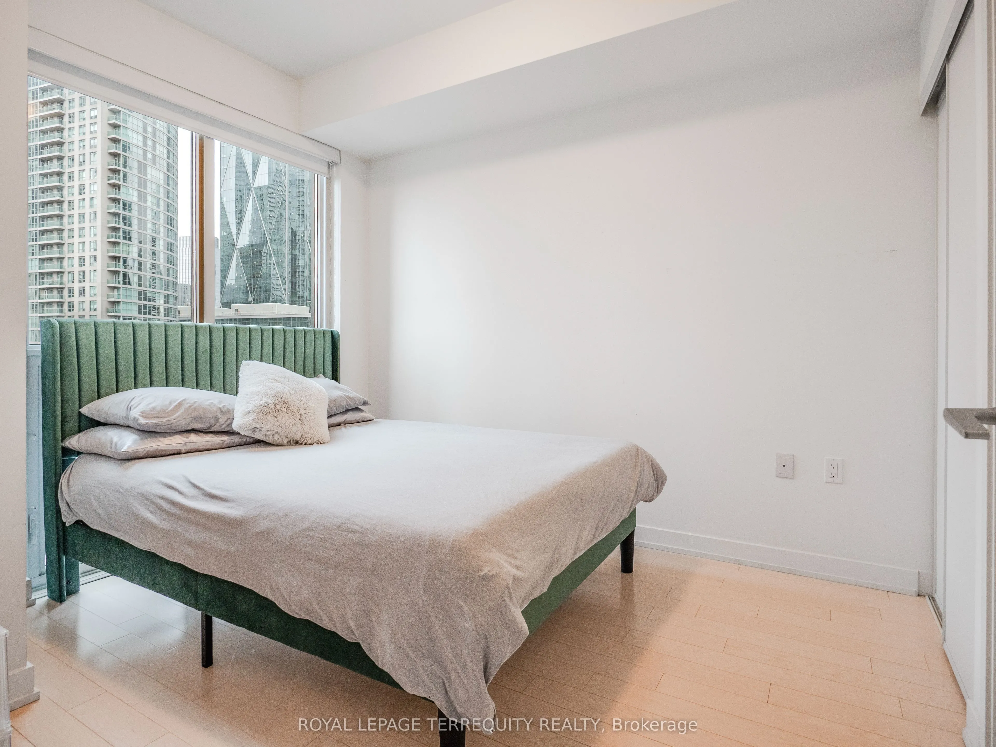 1 The Esplanade, #1009