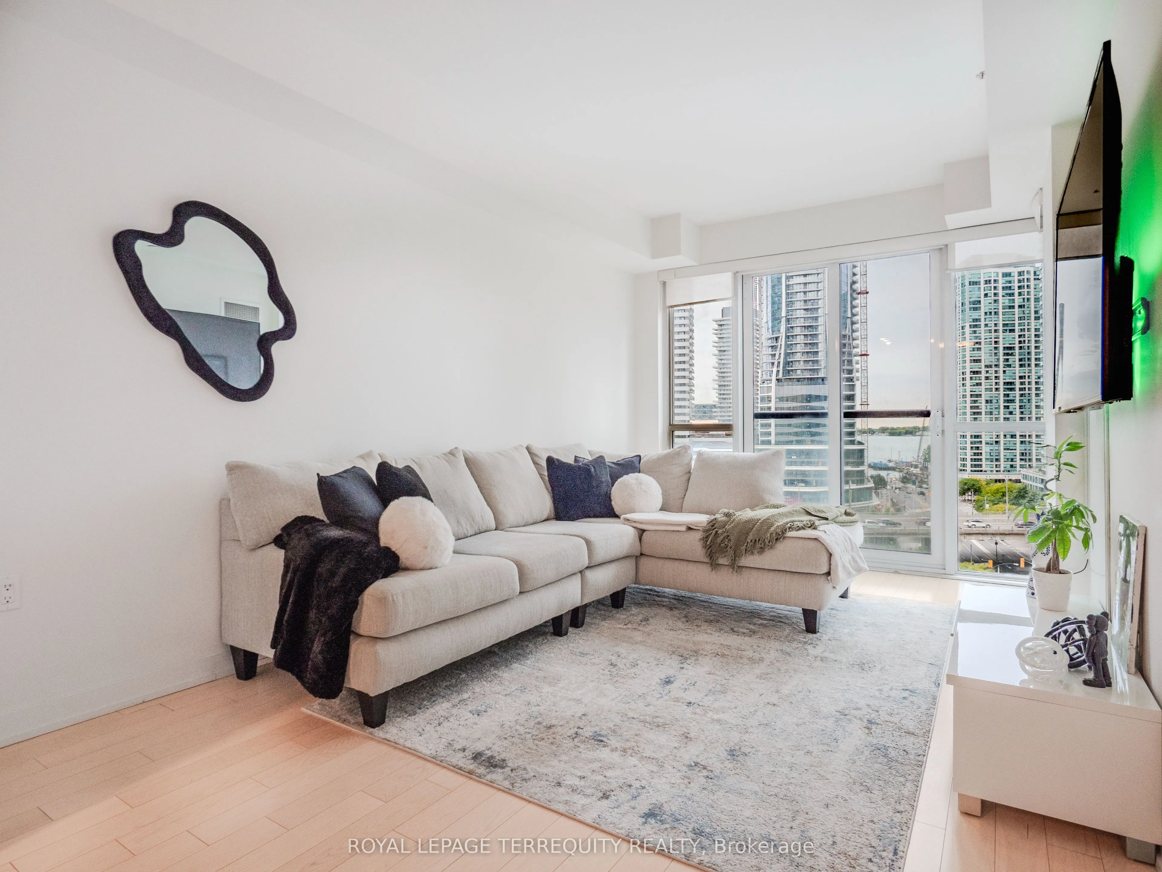 1 The Esplanade, #1009