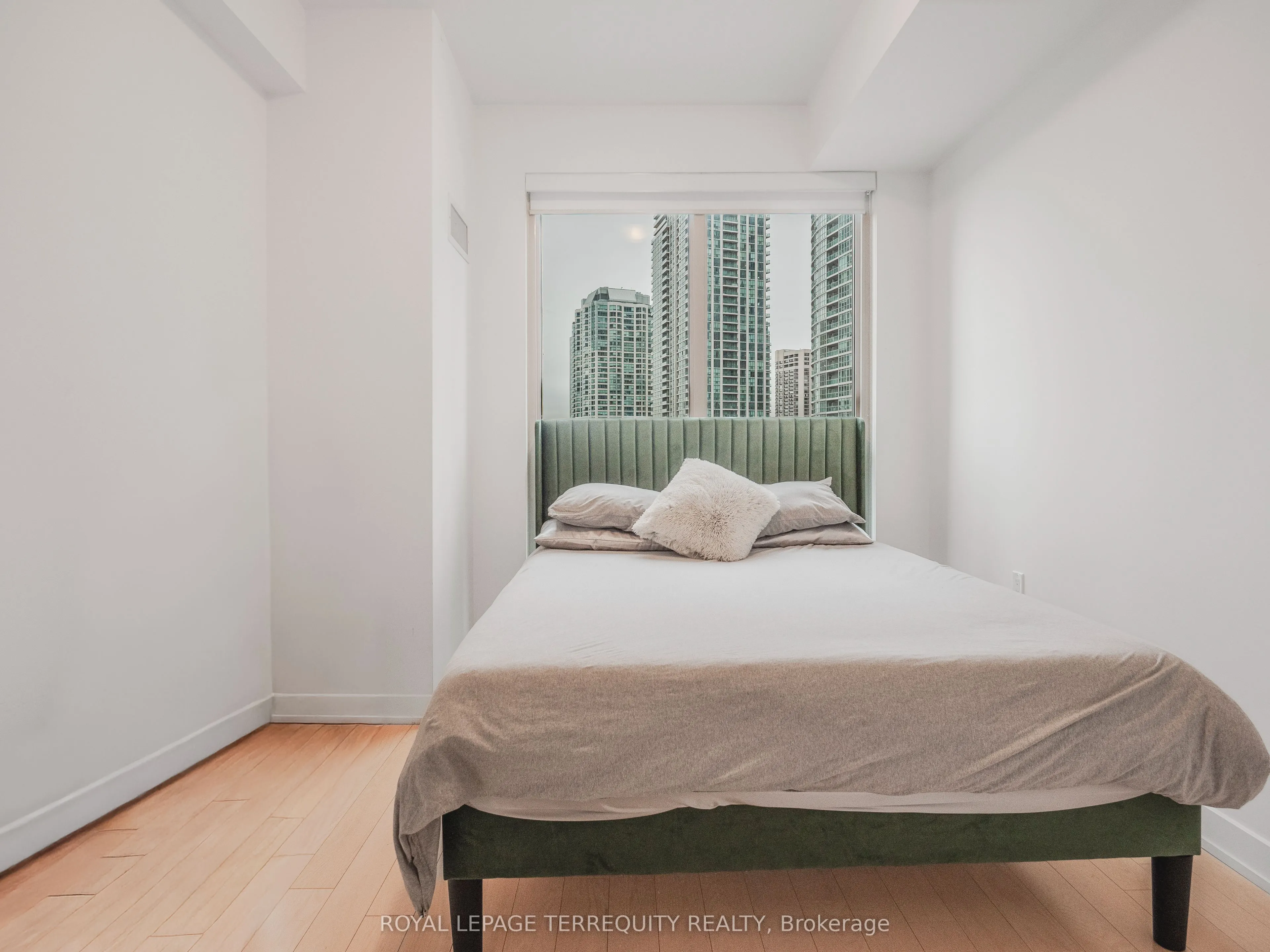 1 The Esplanade, #1009