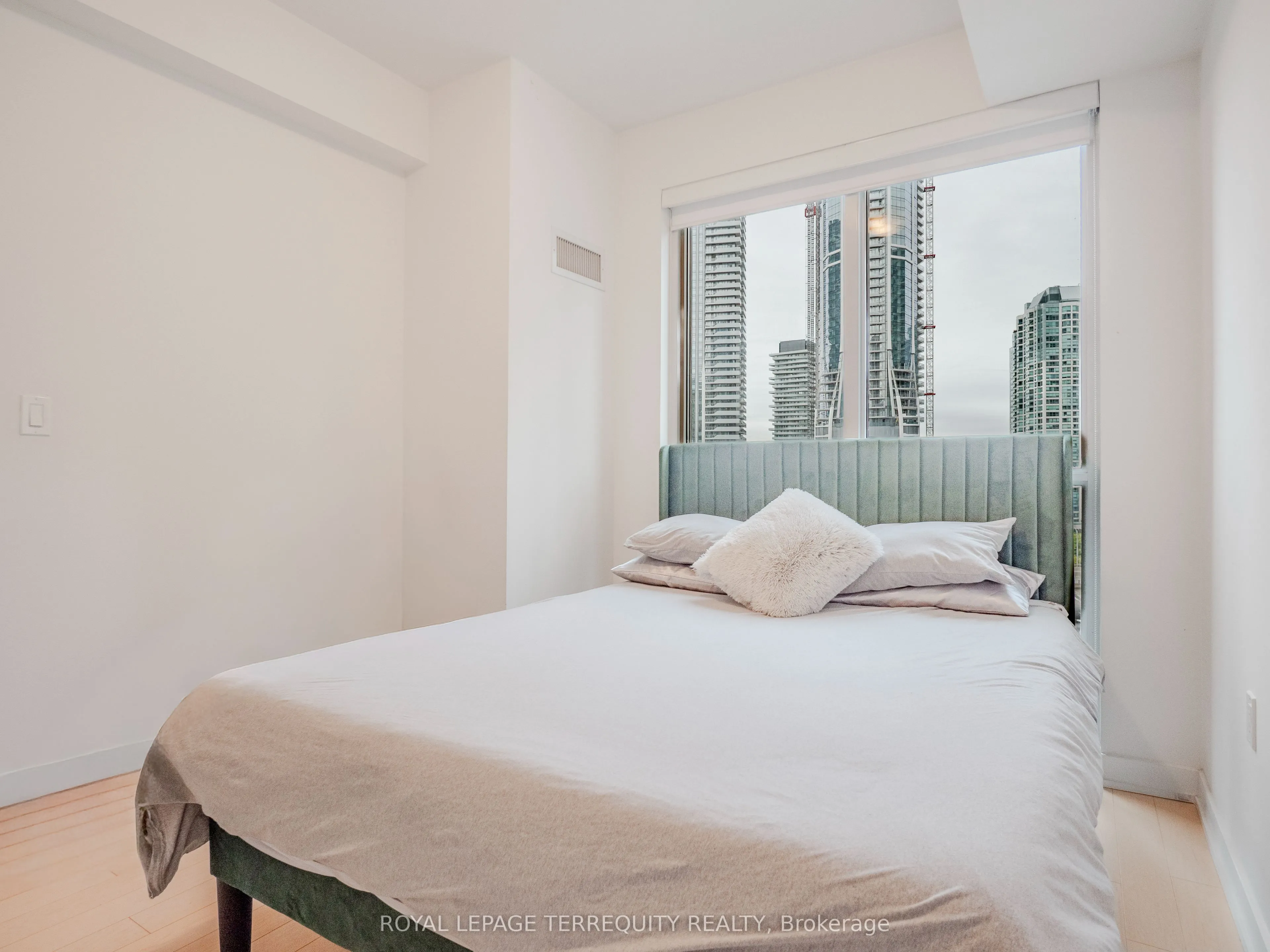 1 The Esplanade, #1009