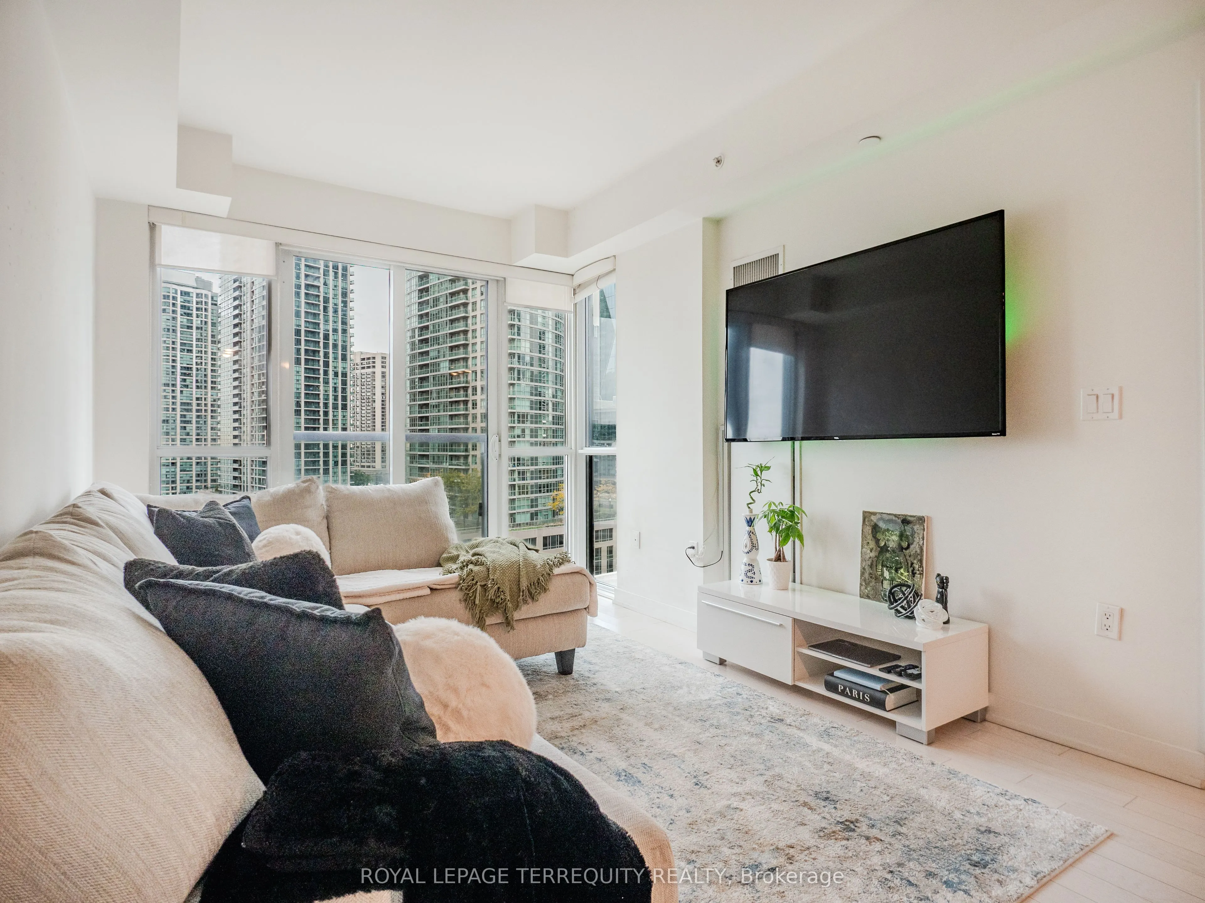 1 The Esplanade, #1009