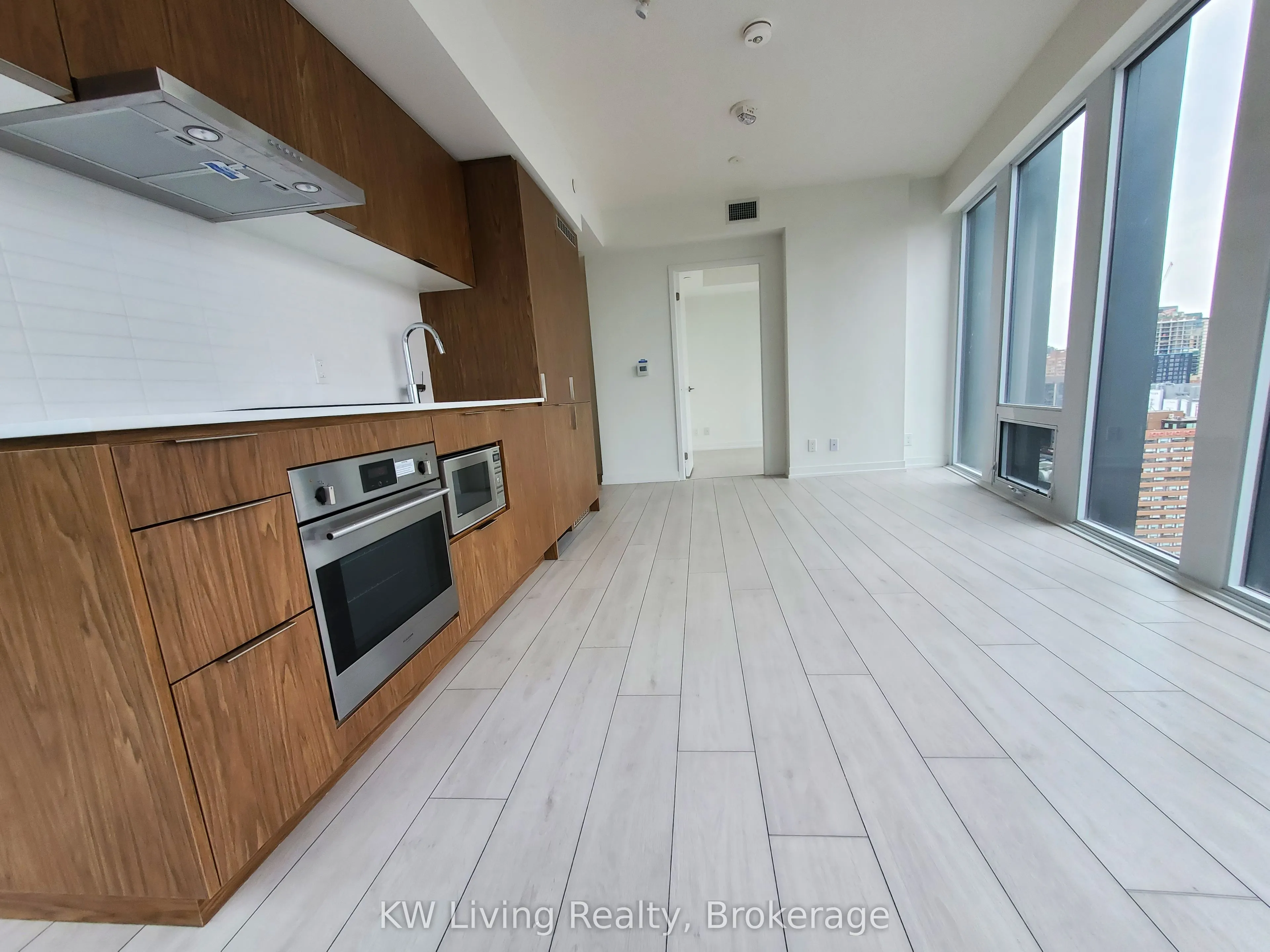 60 Shuter Street, #2911