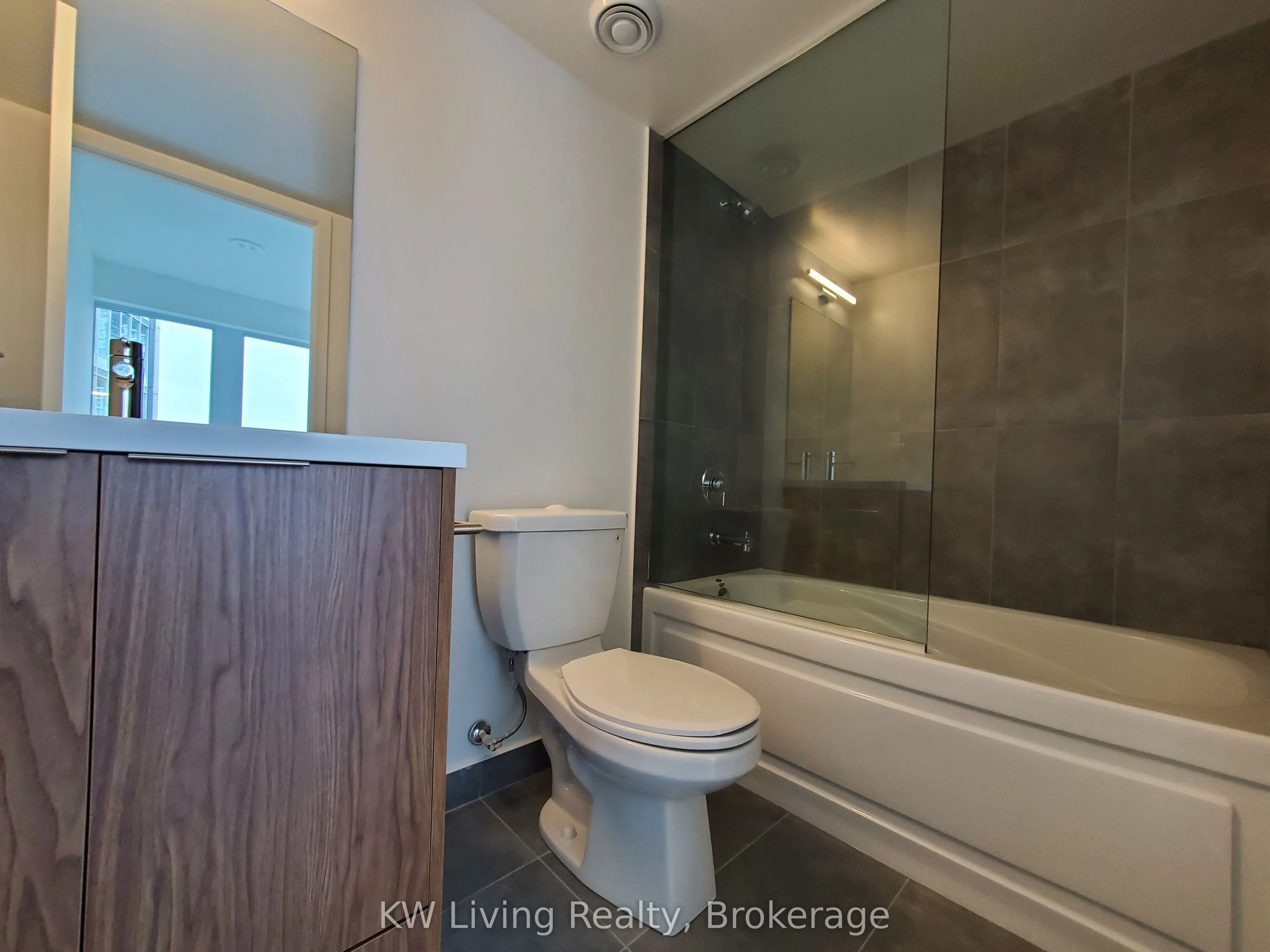 60 Shuter Street, #2911