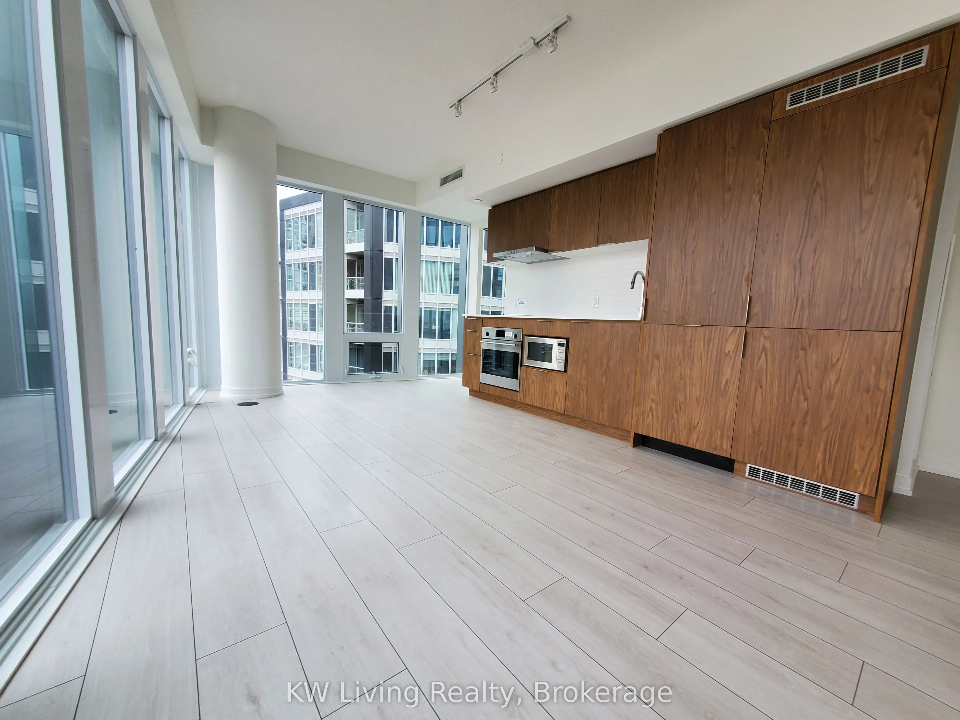 60 Shuter Street, #2911