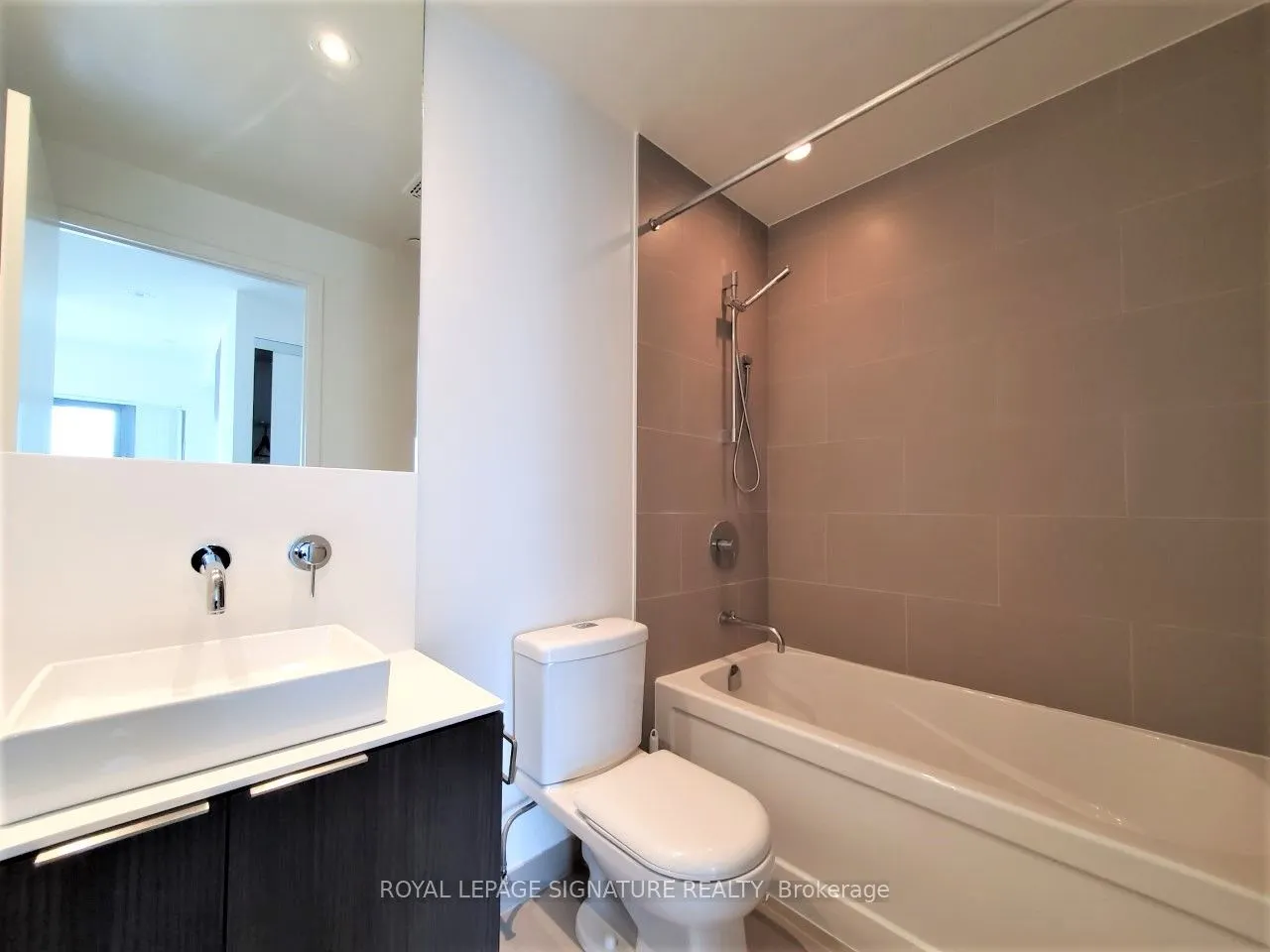 159 Dundas Street E, #2209