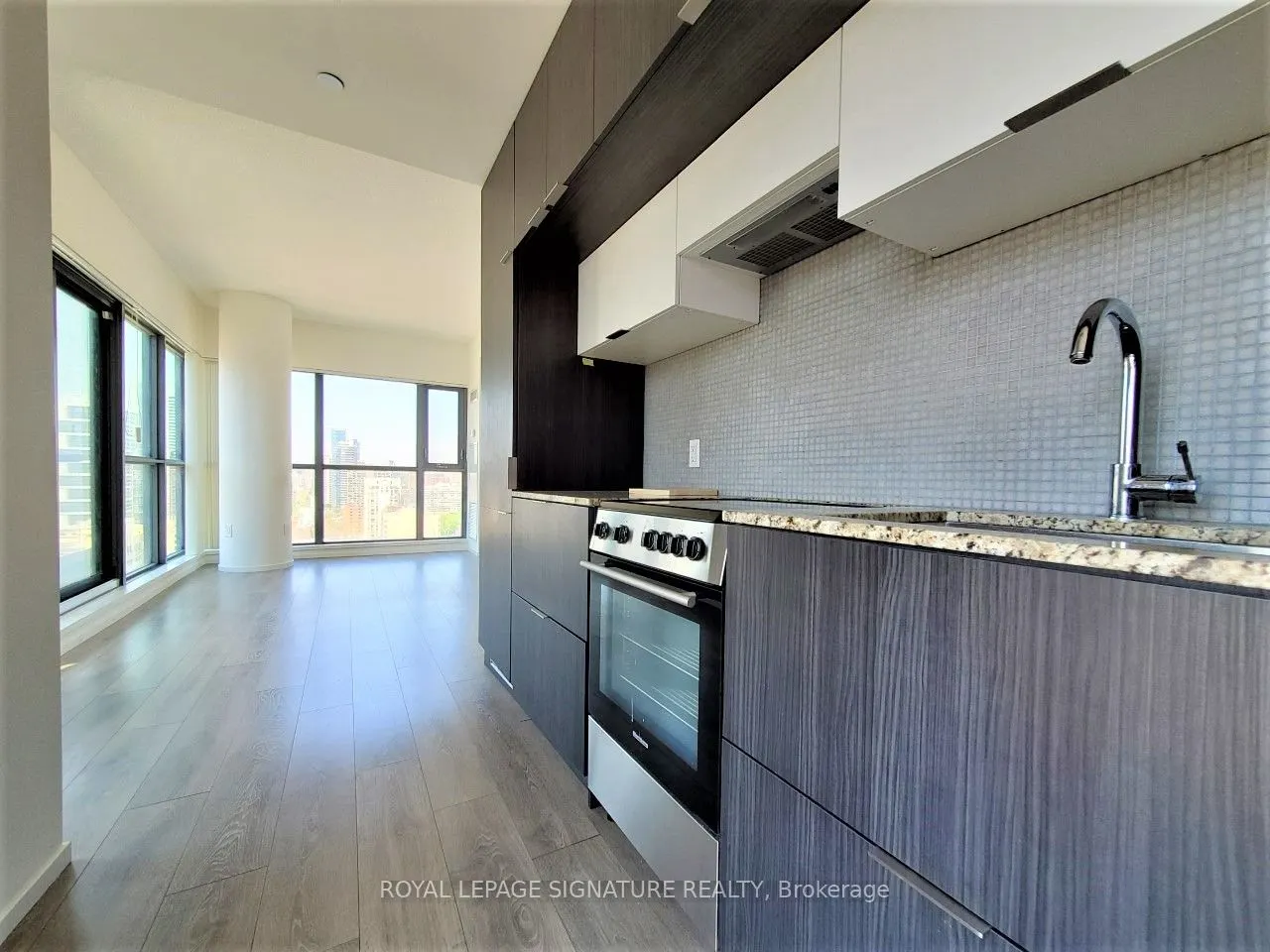 159 Dundas Street E, #2209