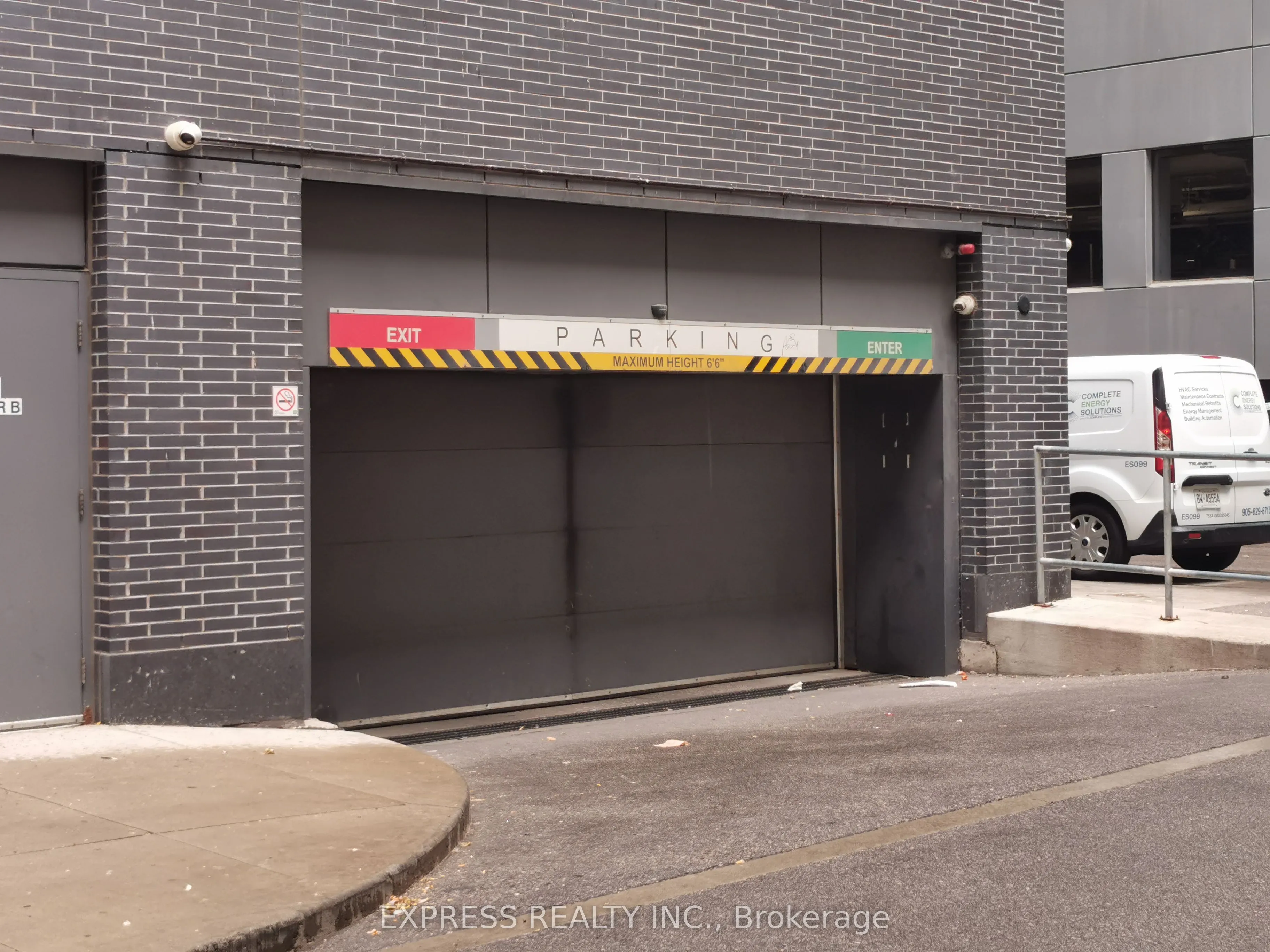 101 Peter Street, #409