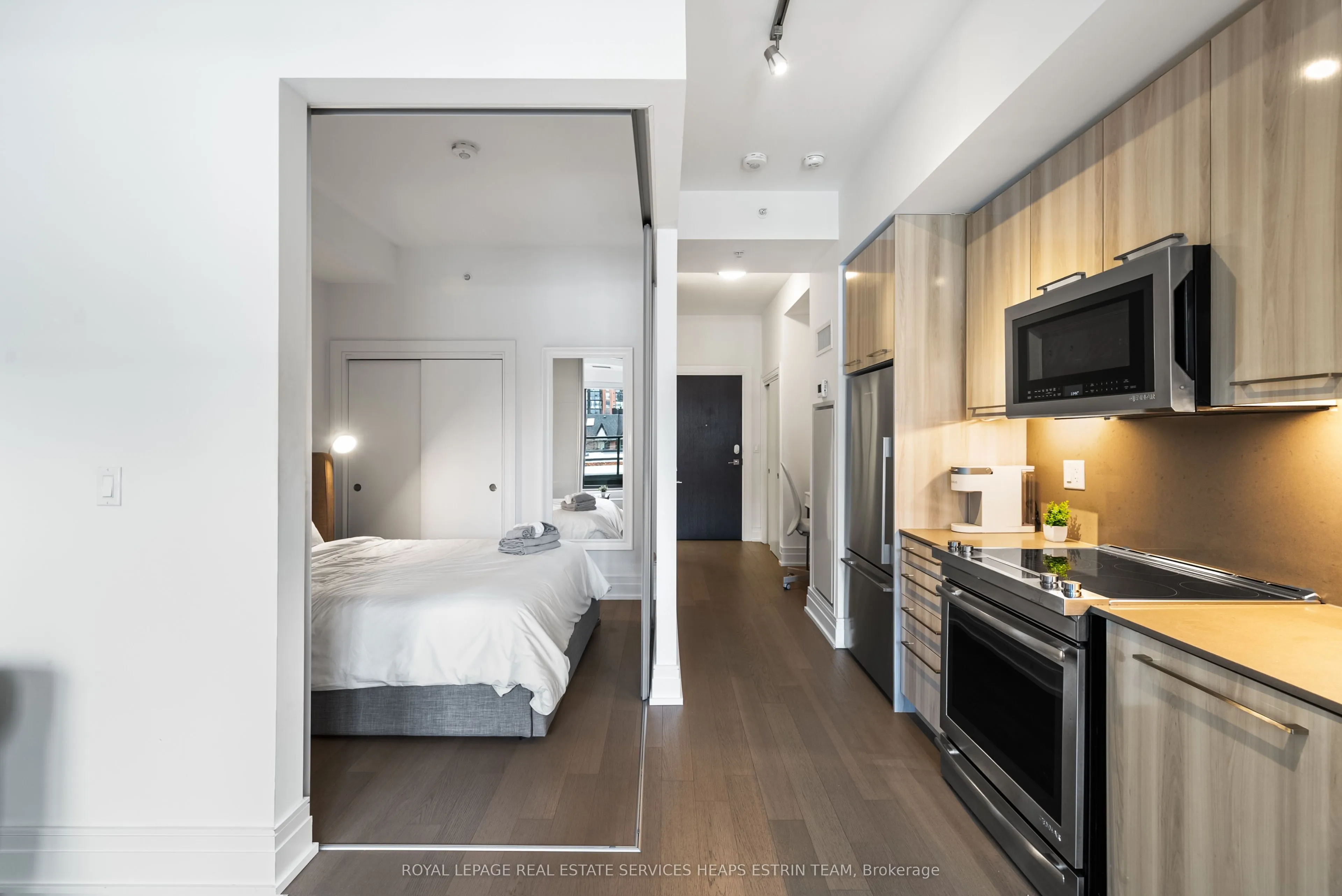 90 Niagara Street, #306