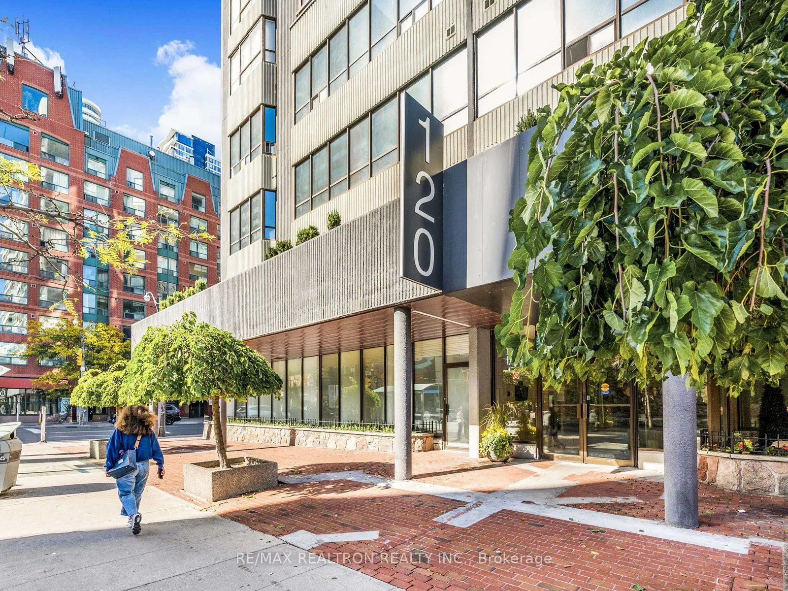 120 Carlton Street, #404