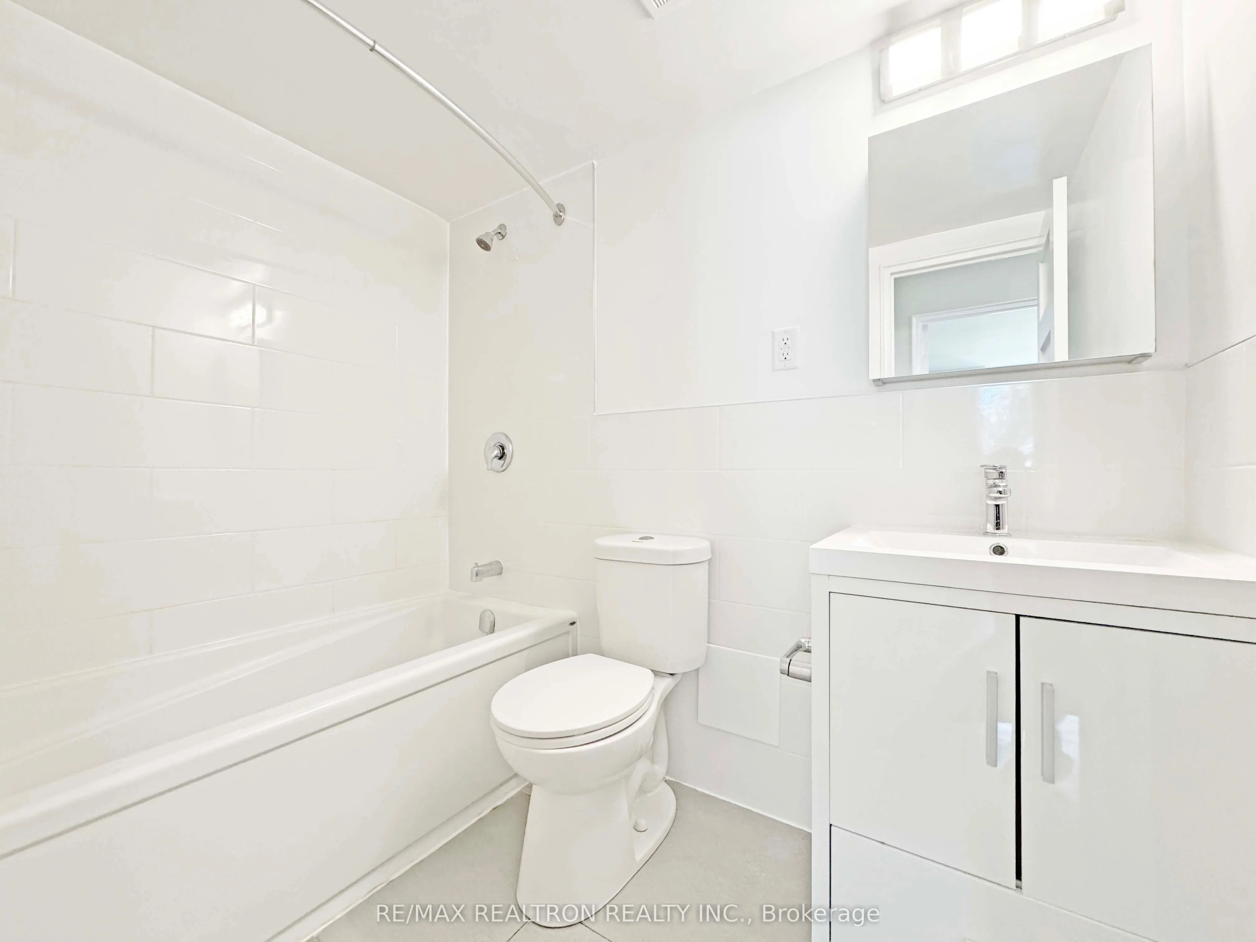 490 Eglinton Avenue E, #404