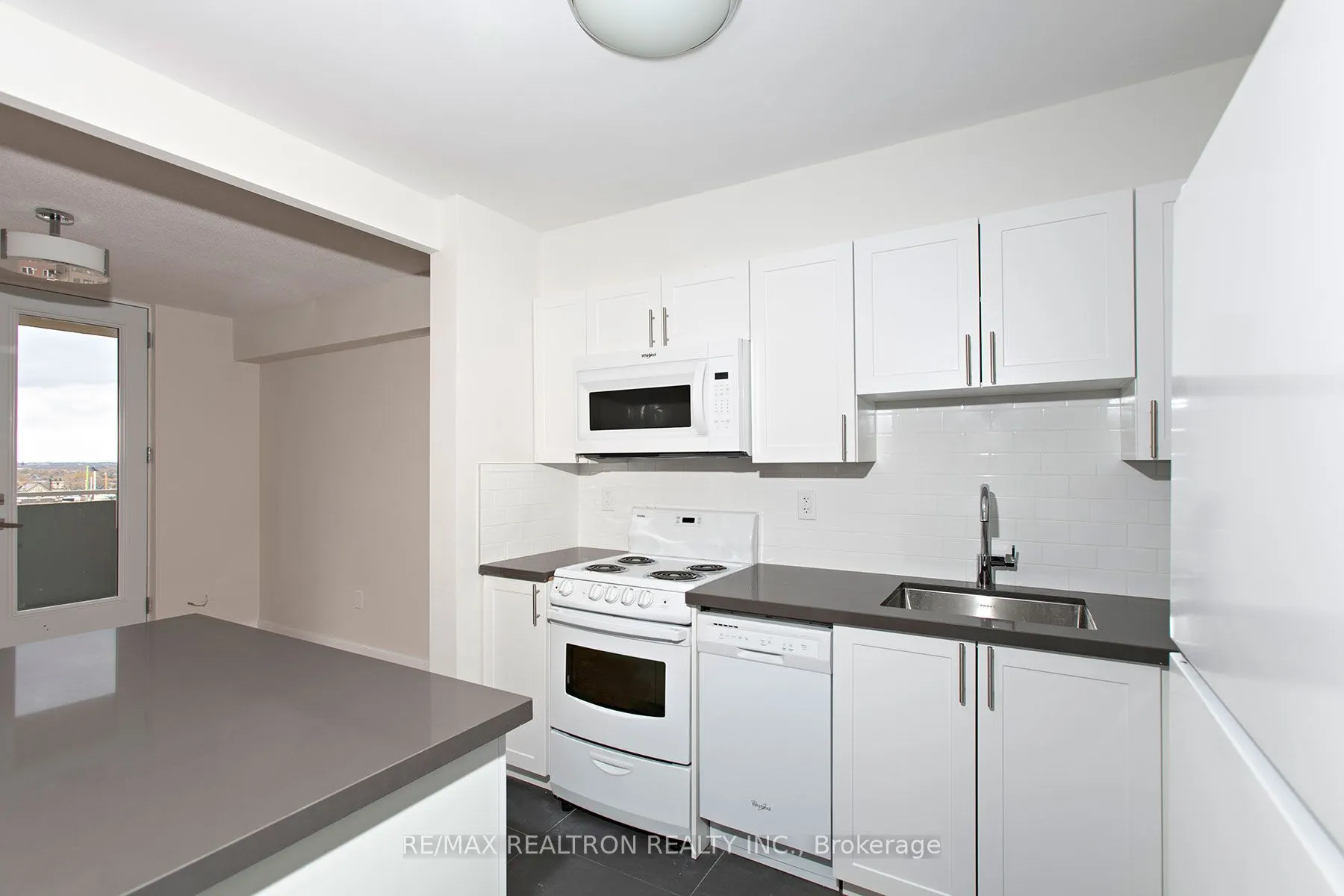666 Spadina Avenue, #2404