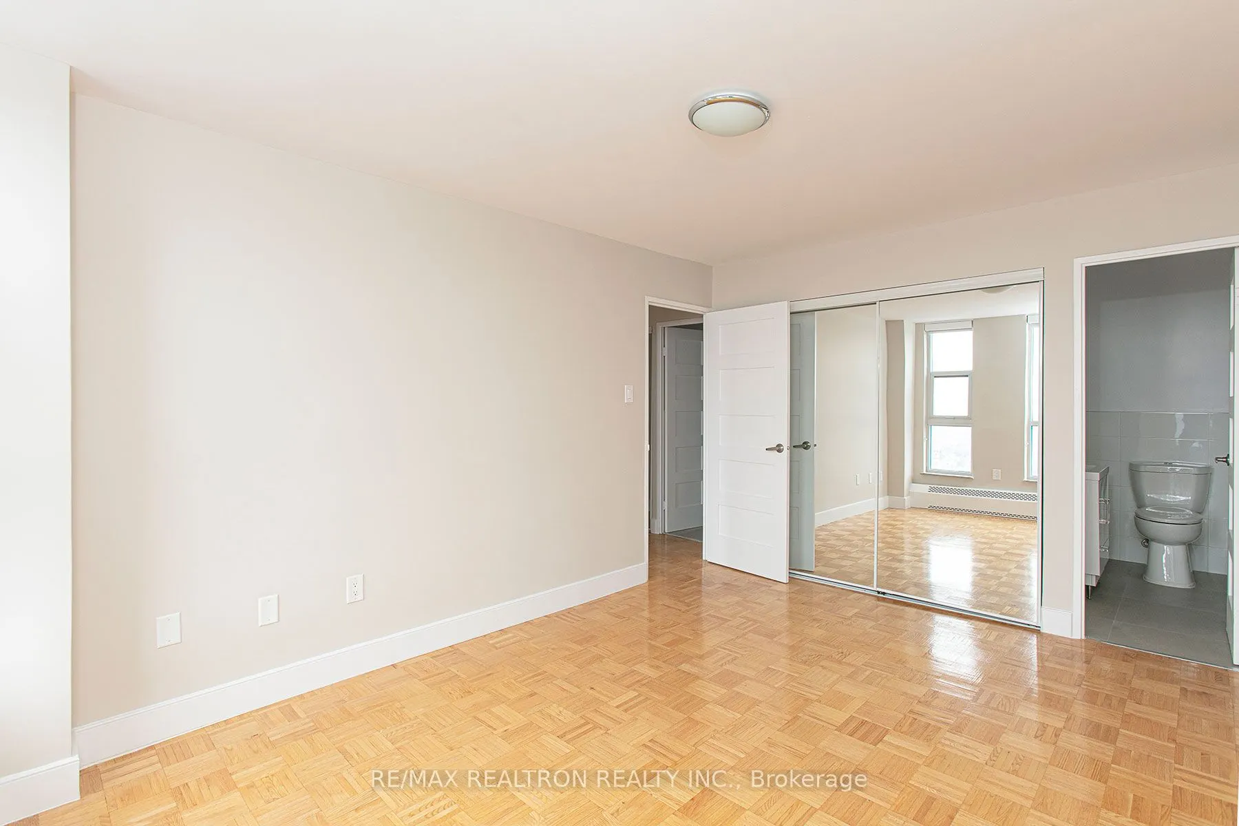 666 Spadina Avenue, #2404