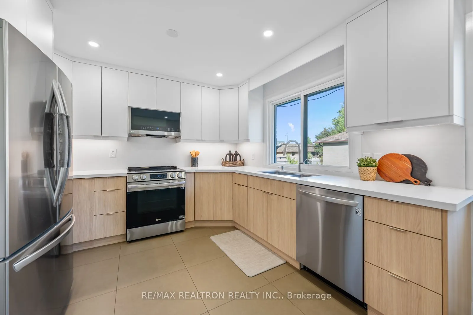 11 Artreeva Drive