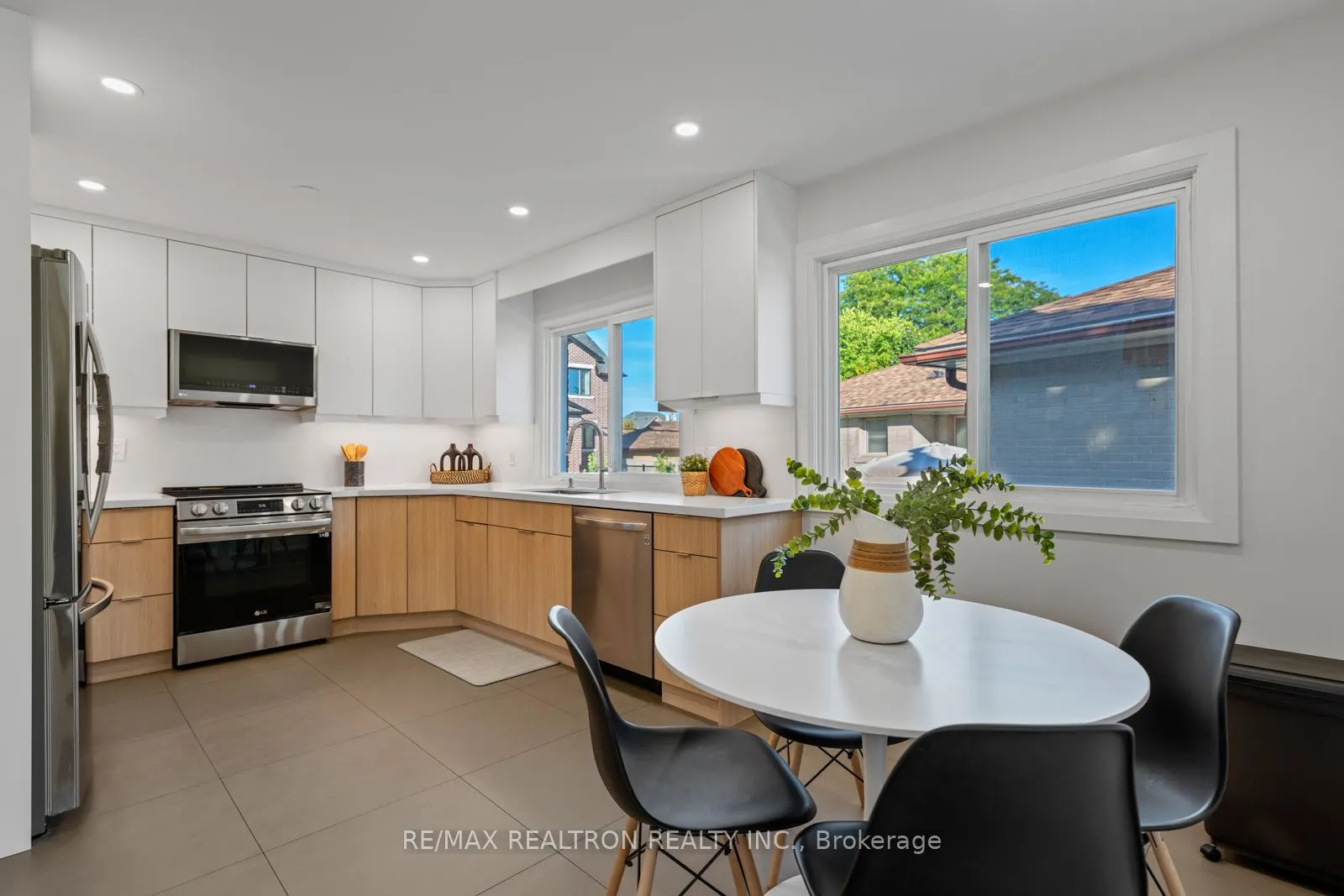 11 Artreeva Drive