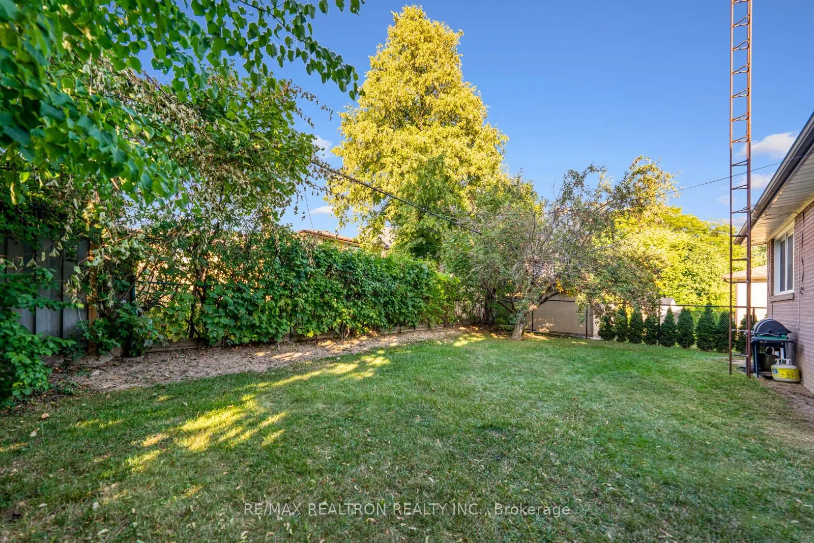 11 Artreeva Drive