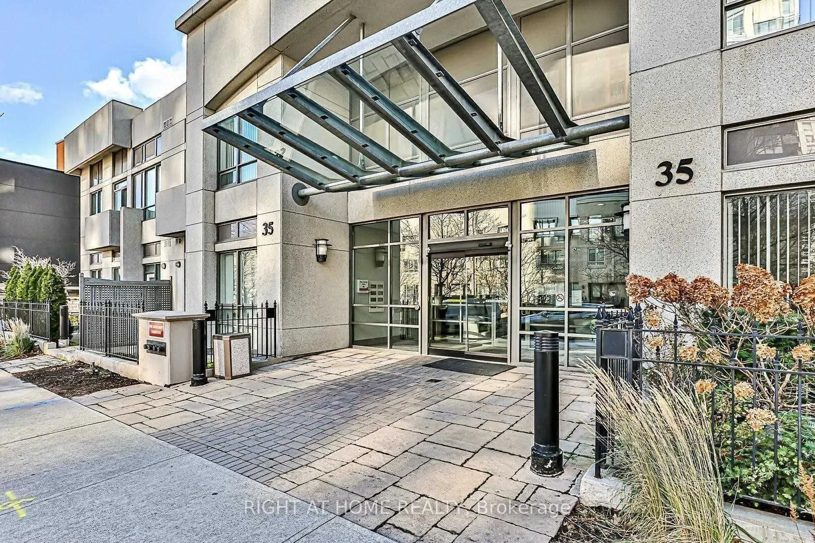 35 Hollywood Avenue, #Ph215