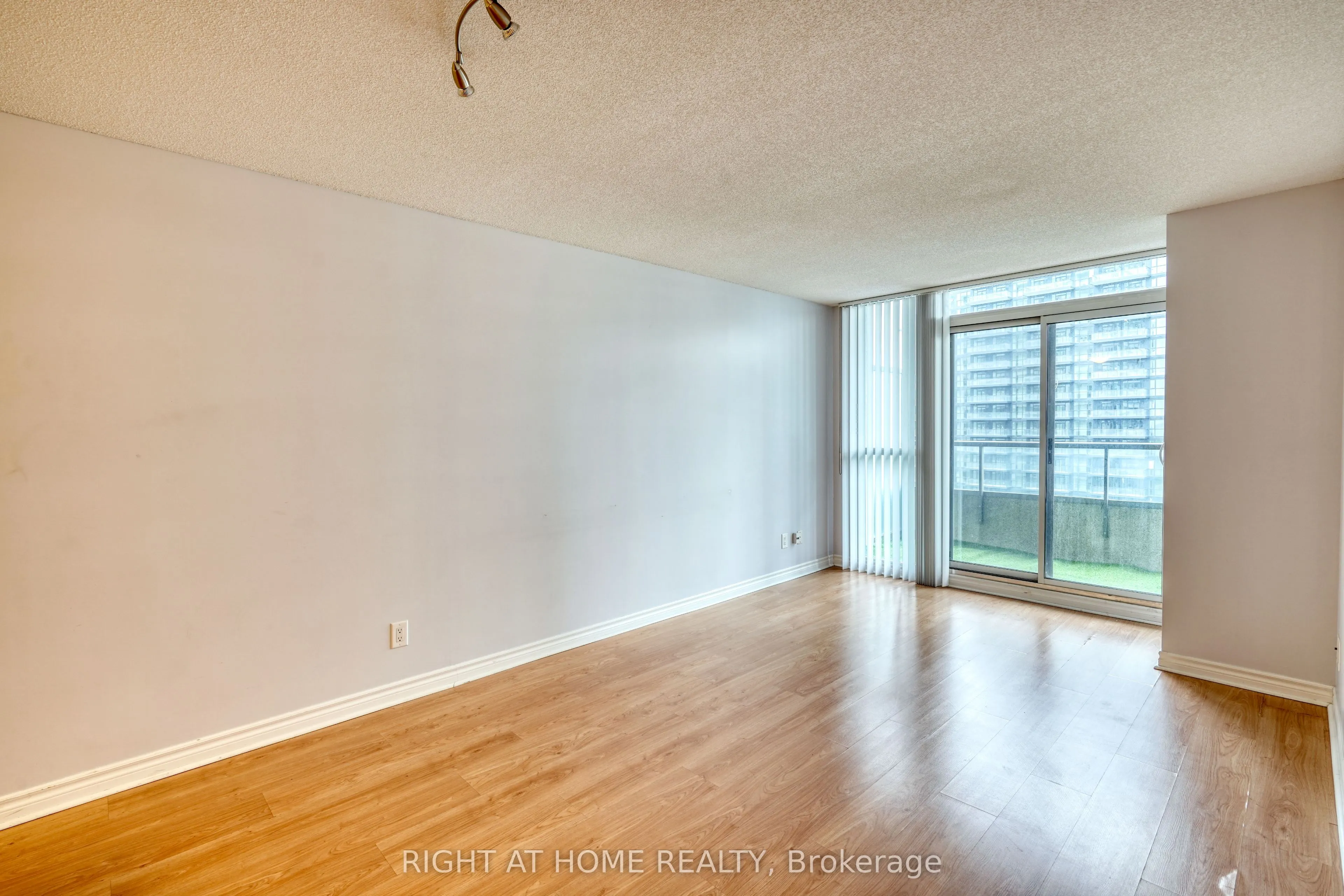 35 Hollywood Avenue, #Ph215