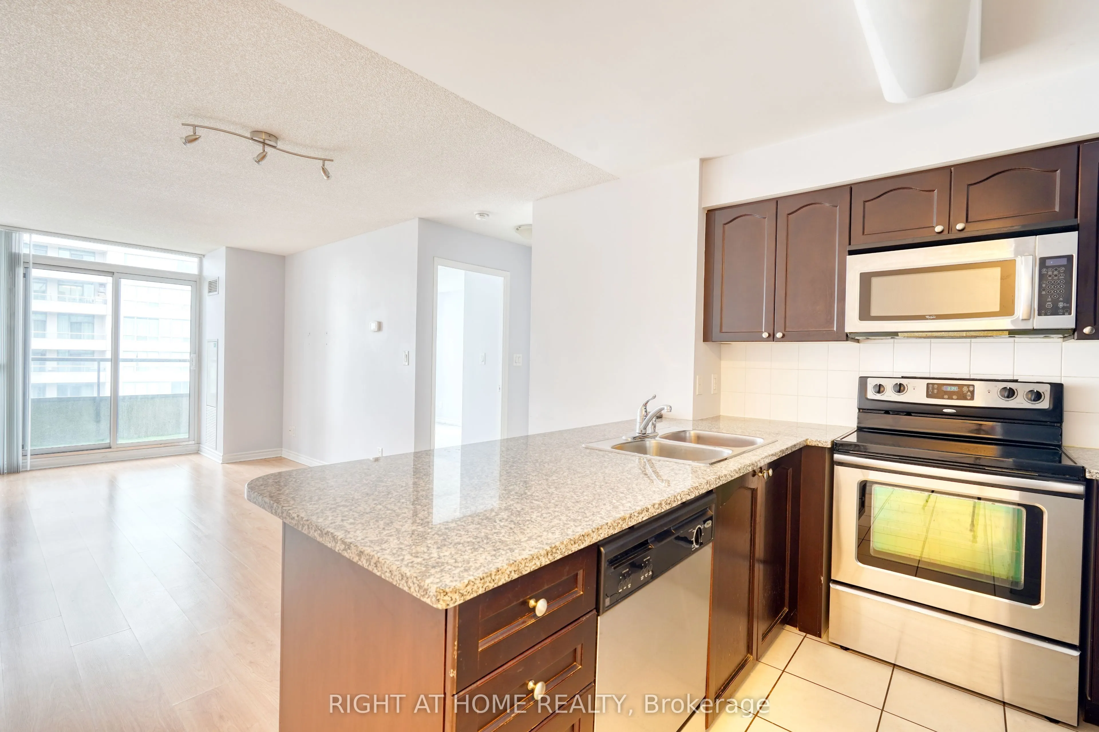 35 Hollywood Avenue, #Ph215
