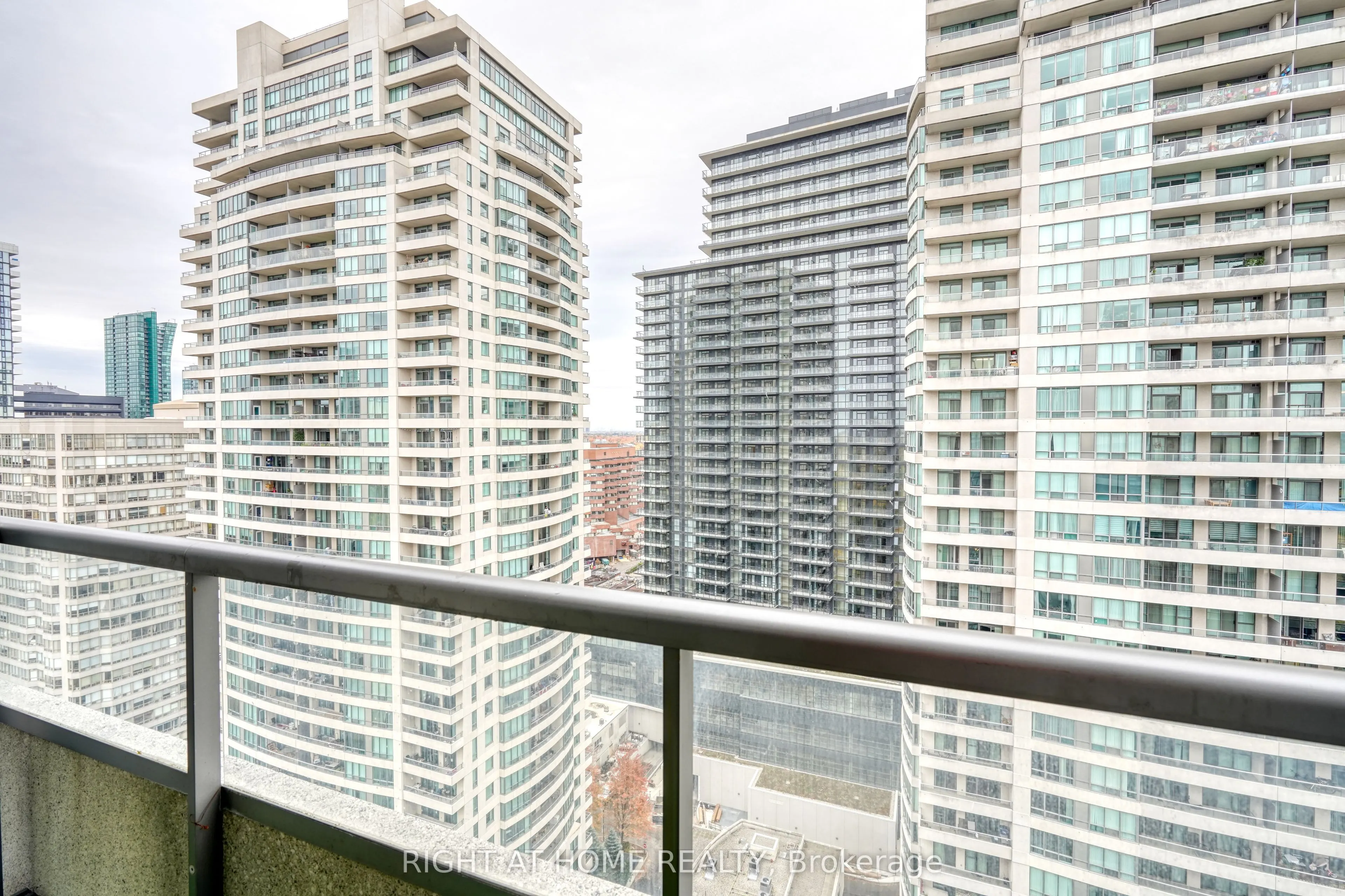 35 Hollywood Avenue, #Ph215