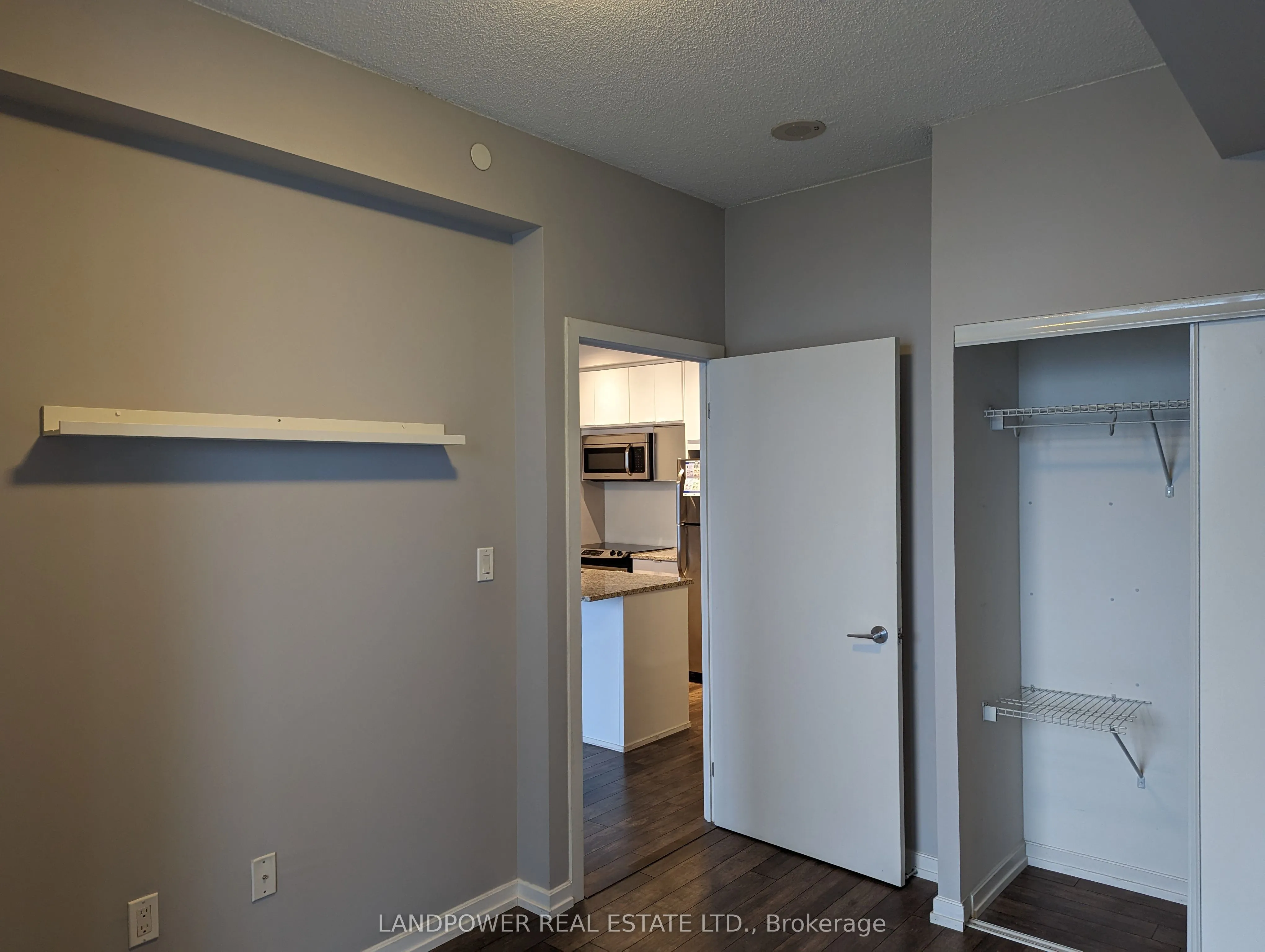 62 Forest Manor Road, #902