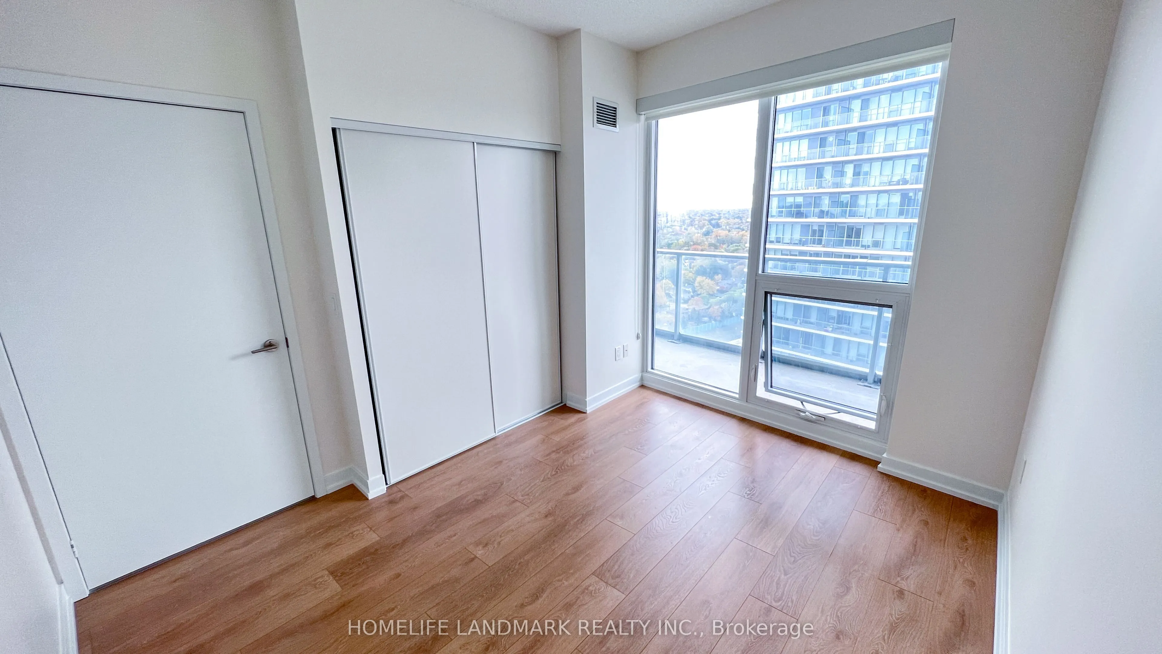 117 Mcmahon Drive, #2805