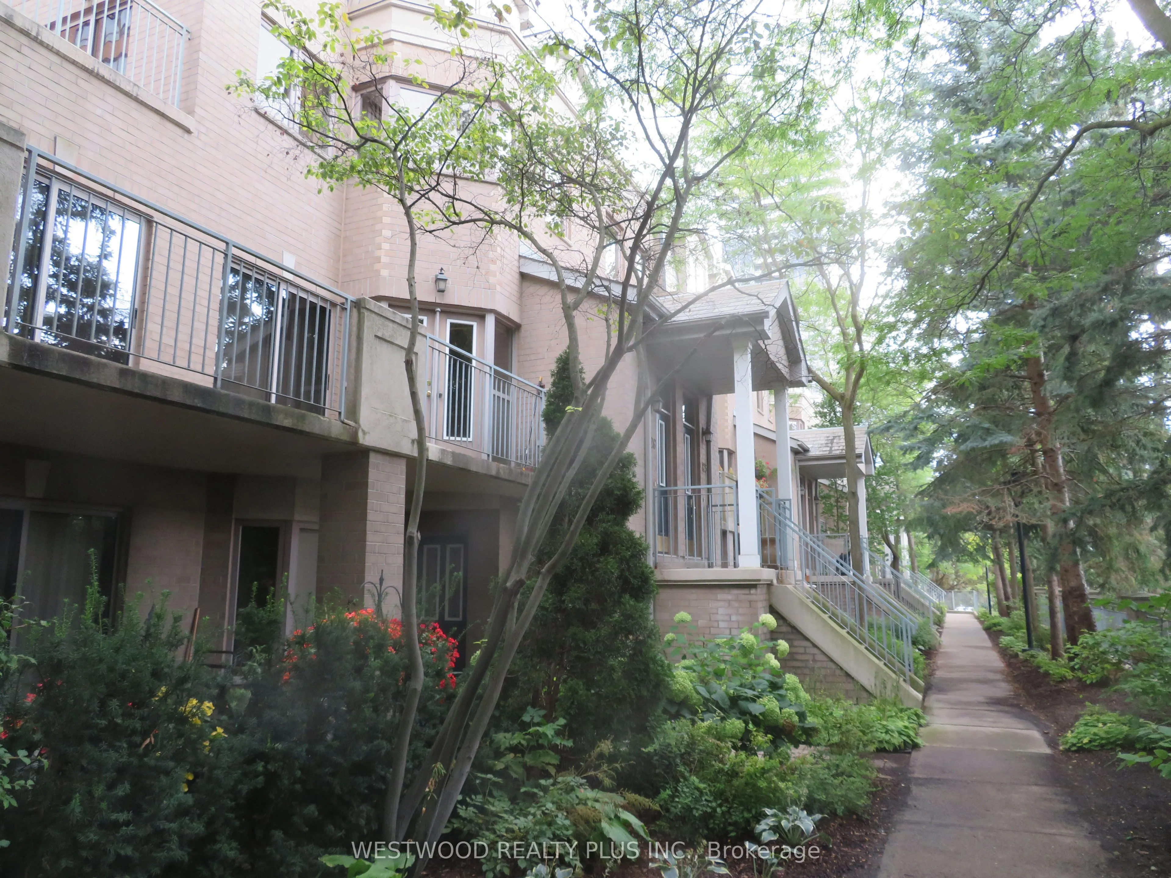 5418 Yonge Street, #Th125