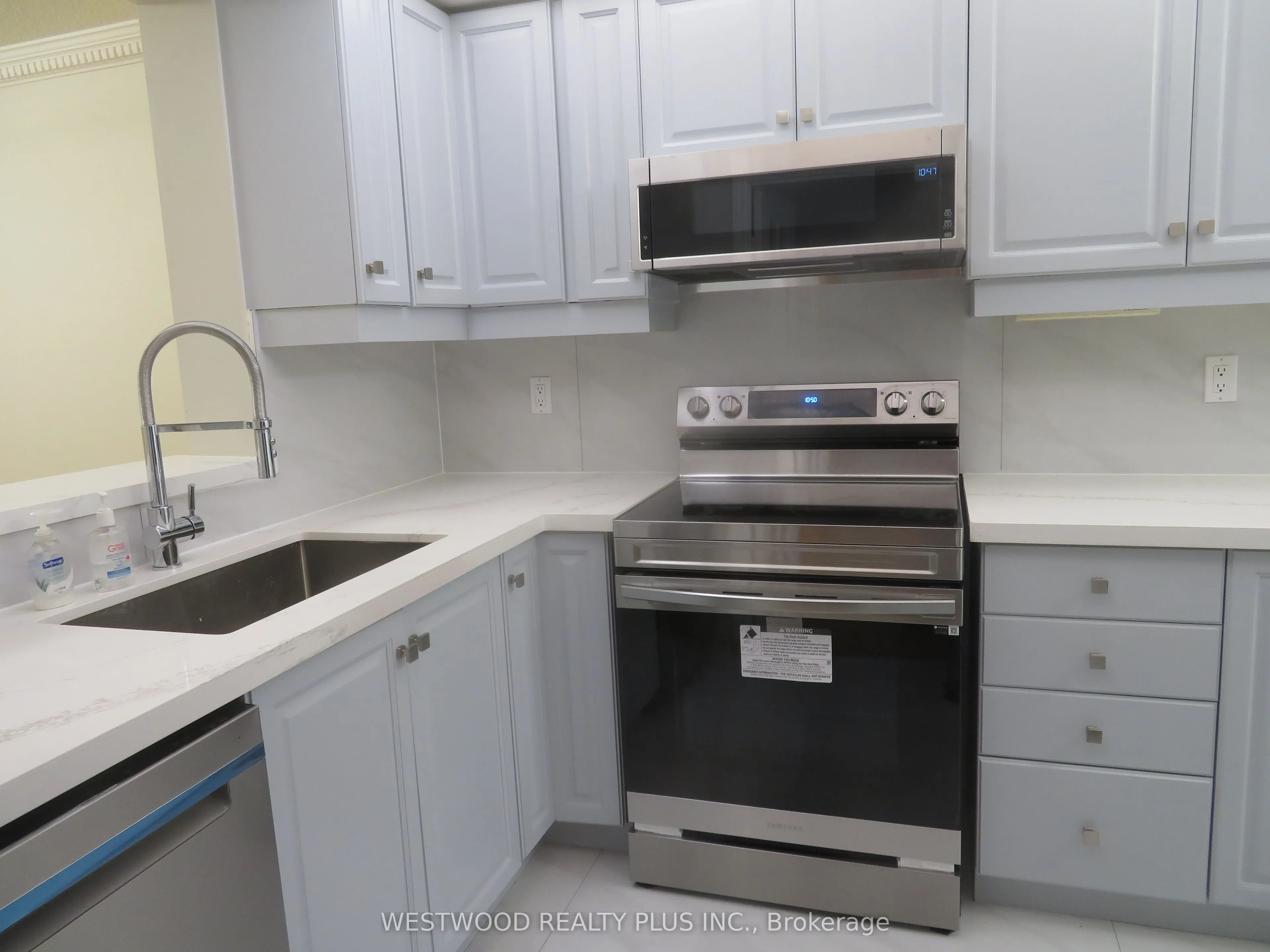 5418 Yonge Street, #Th125